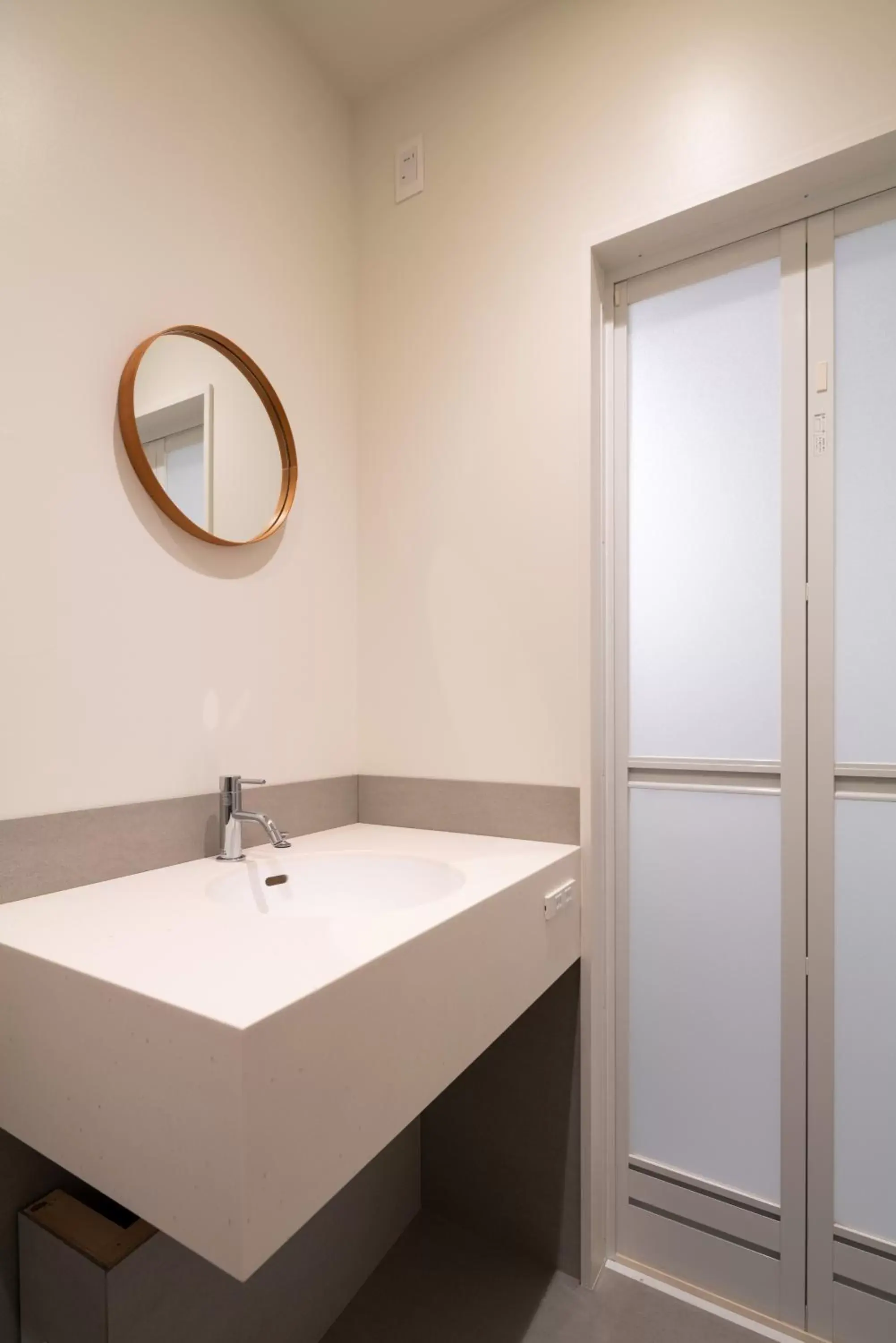 Shower, Bathroom in cup of tea ensemble