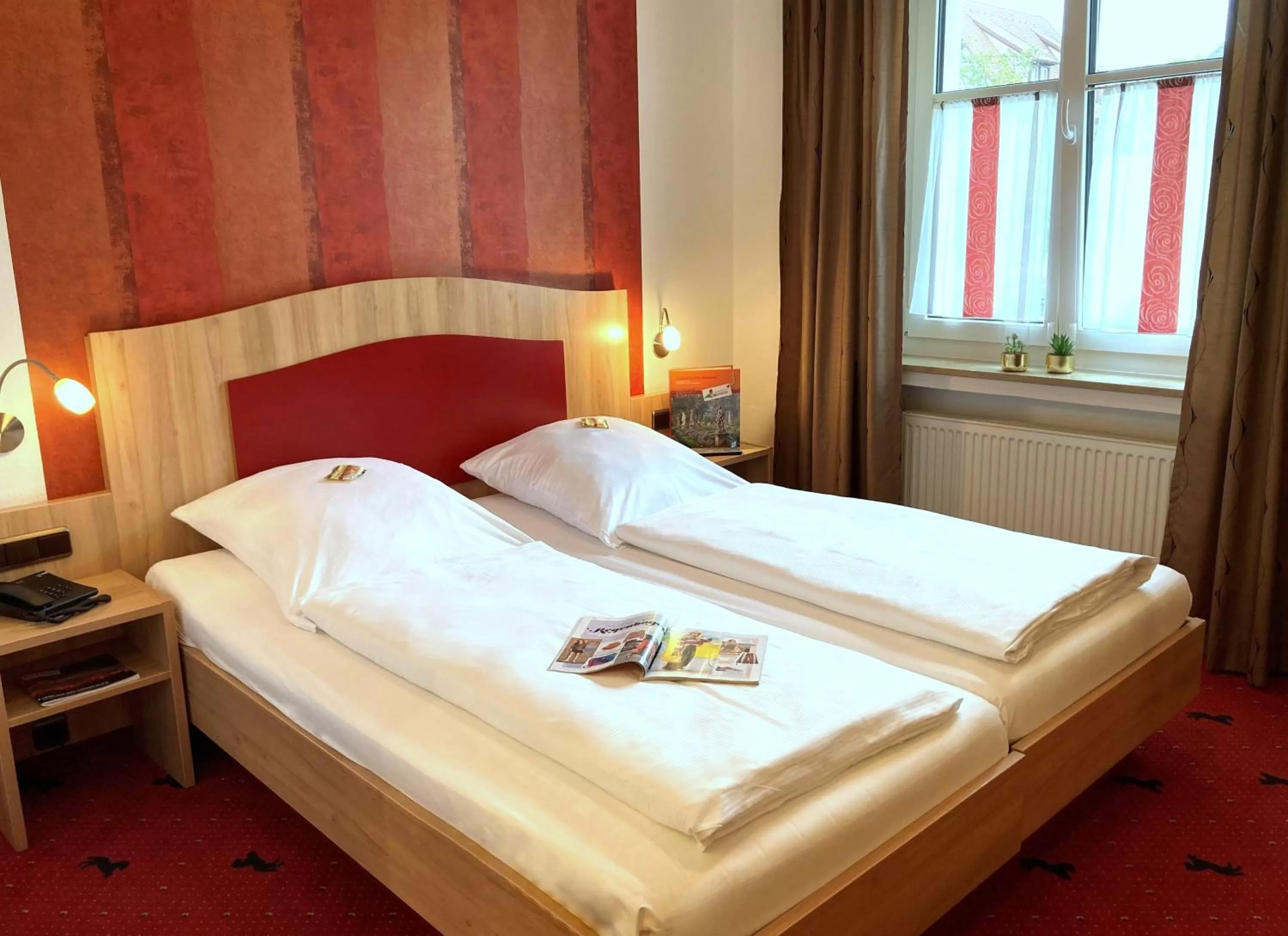 Photo of the whole room, Bed in Hotel Rappen Rothenburg ob der Tauber