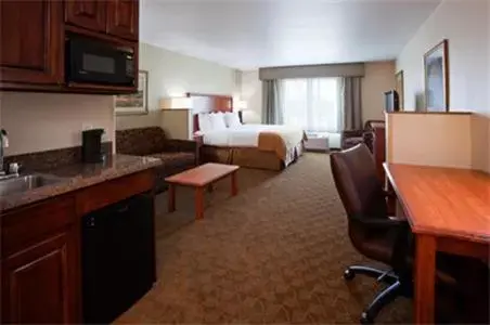 Holiday Inn Express & Suites - Mason City, an IHG Hotel