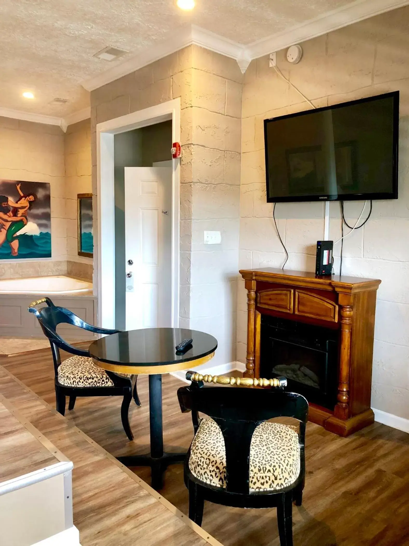 TV and multimedia, TV/Entertainment Center in Atlantis Inn - Tybee Island