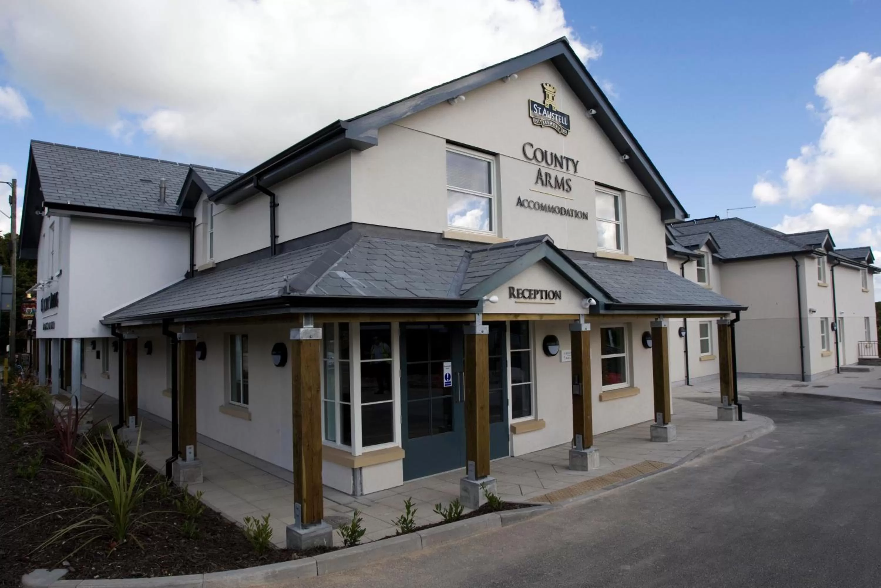 Facade/entrance in County Arms
