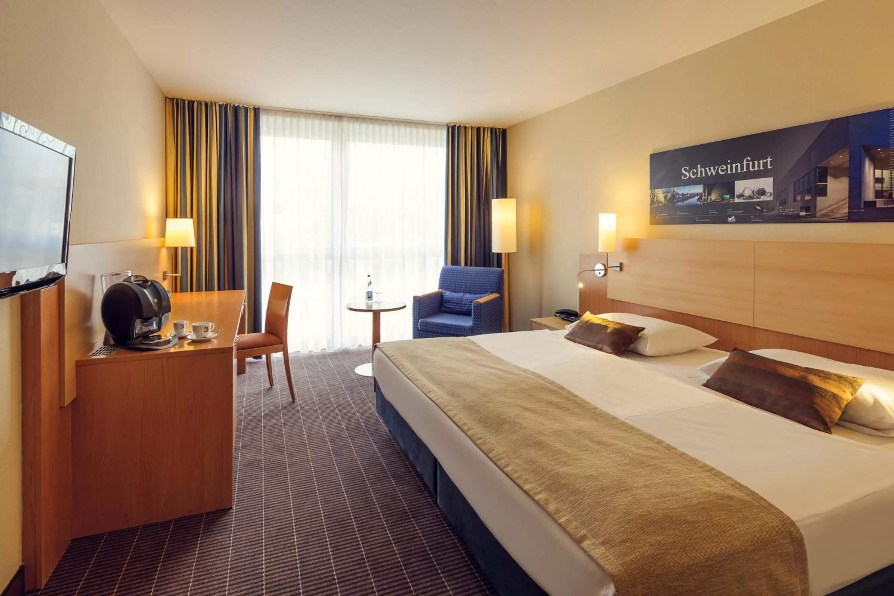 Photo of the whole room, Bed in Mercure Hotel Schweinfurt Maininsel