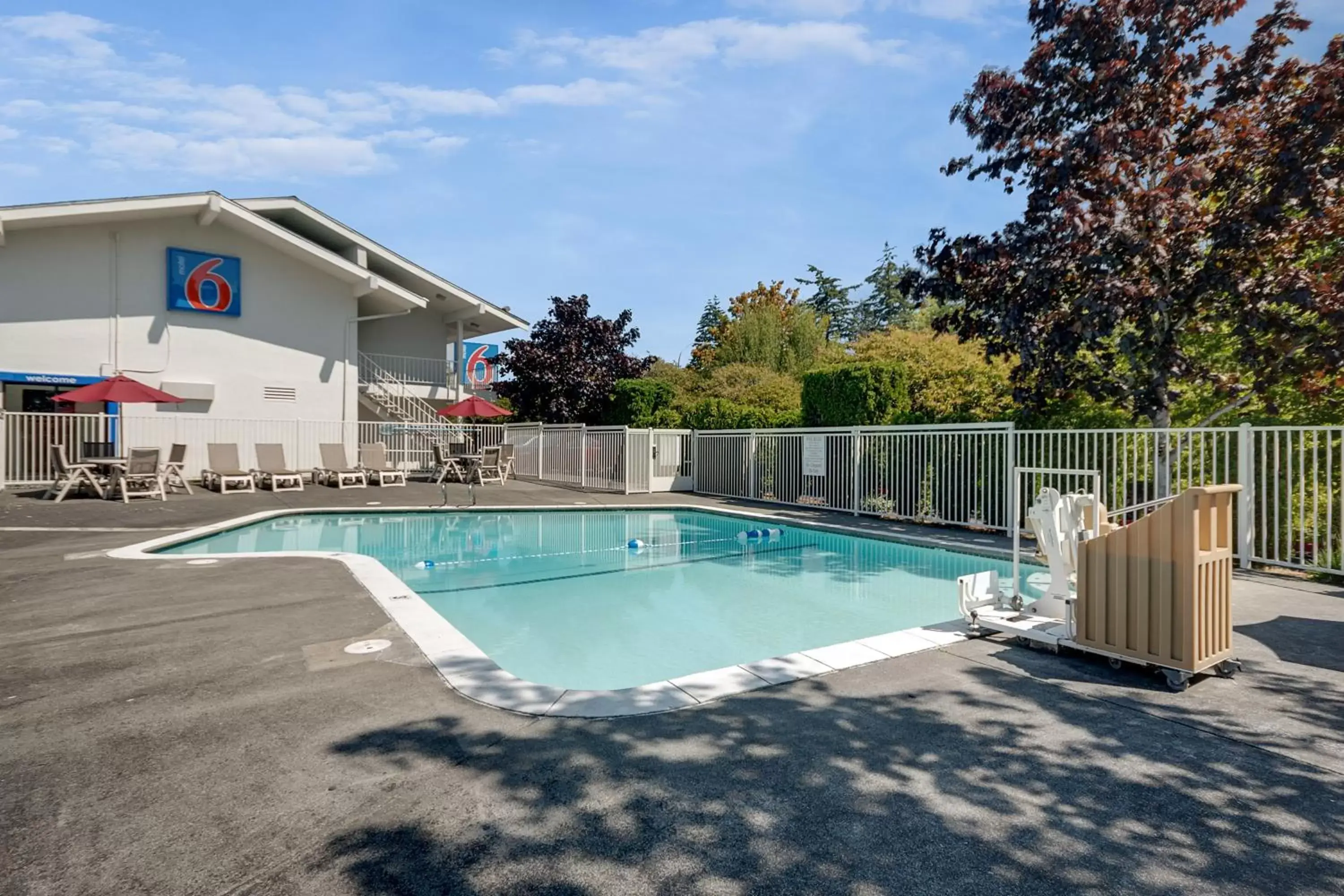 Swimming pool, Property Building in Motel 6-Bellingham, WA