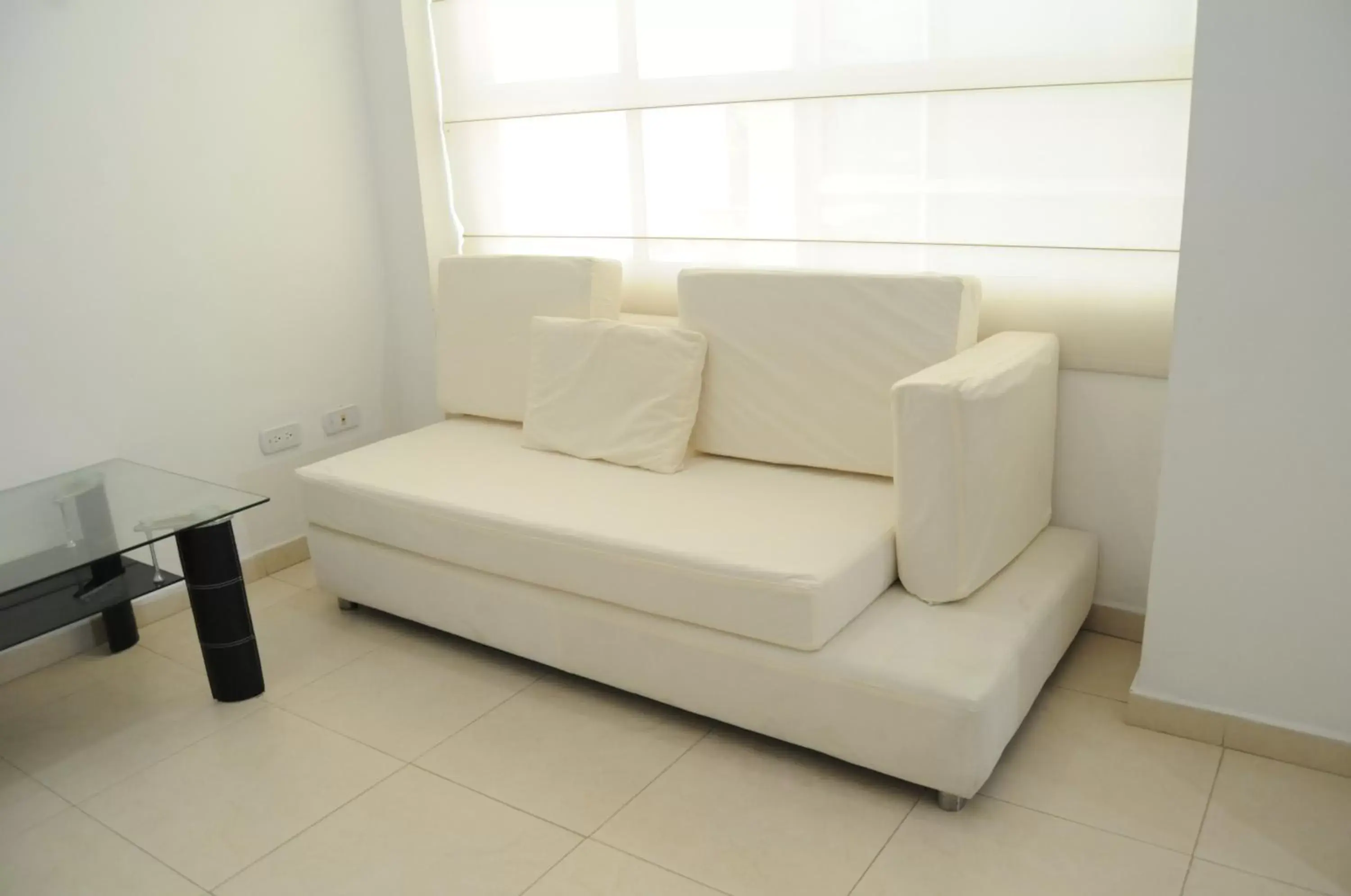 Guests, Seating Area in Coral Reef Hotel