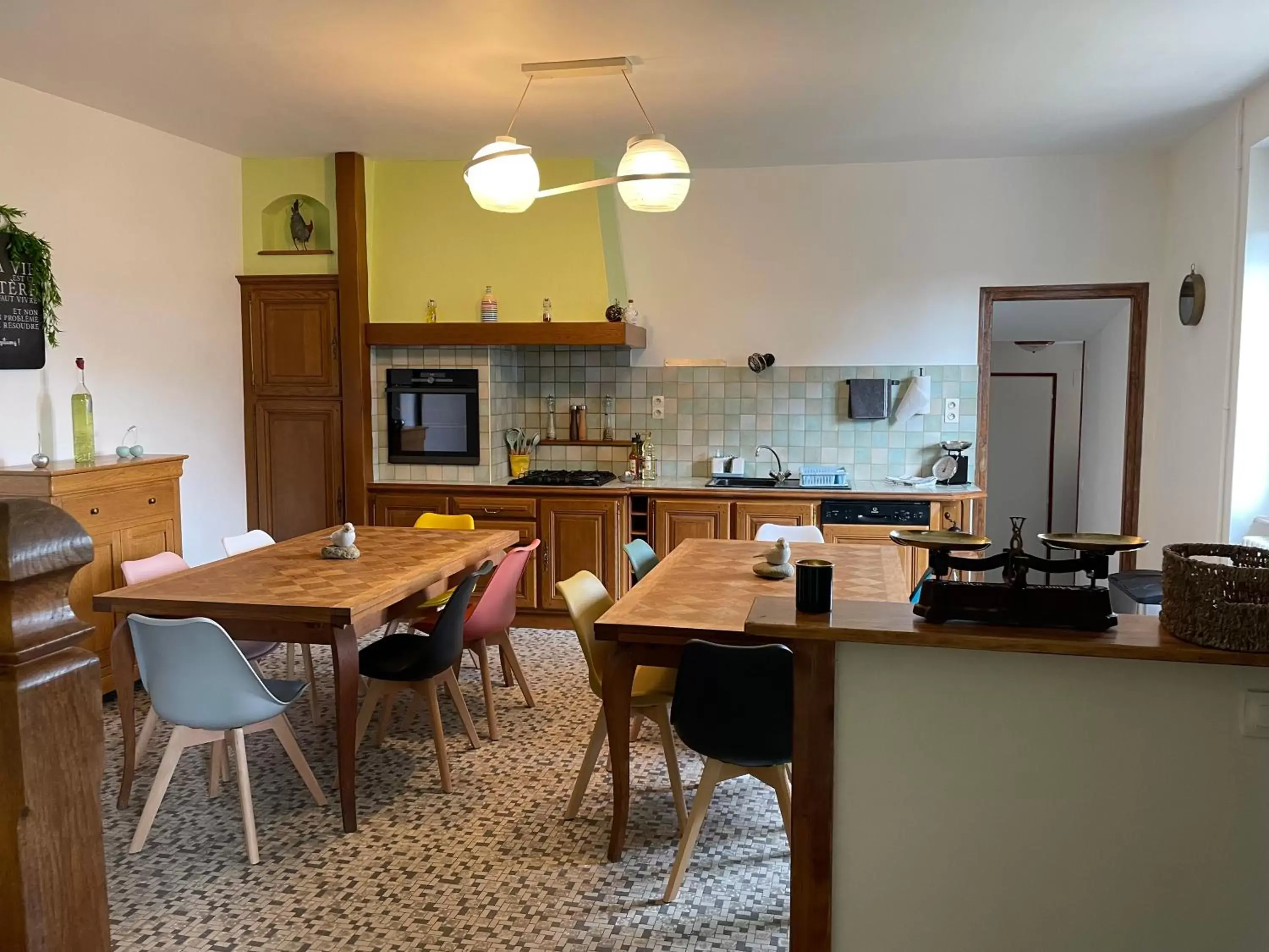 Dining area, Kitchen/Kitchenette in Gites le Rucher de Kerillis