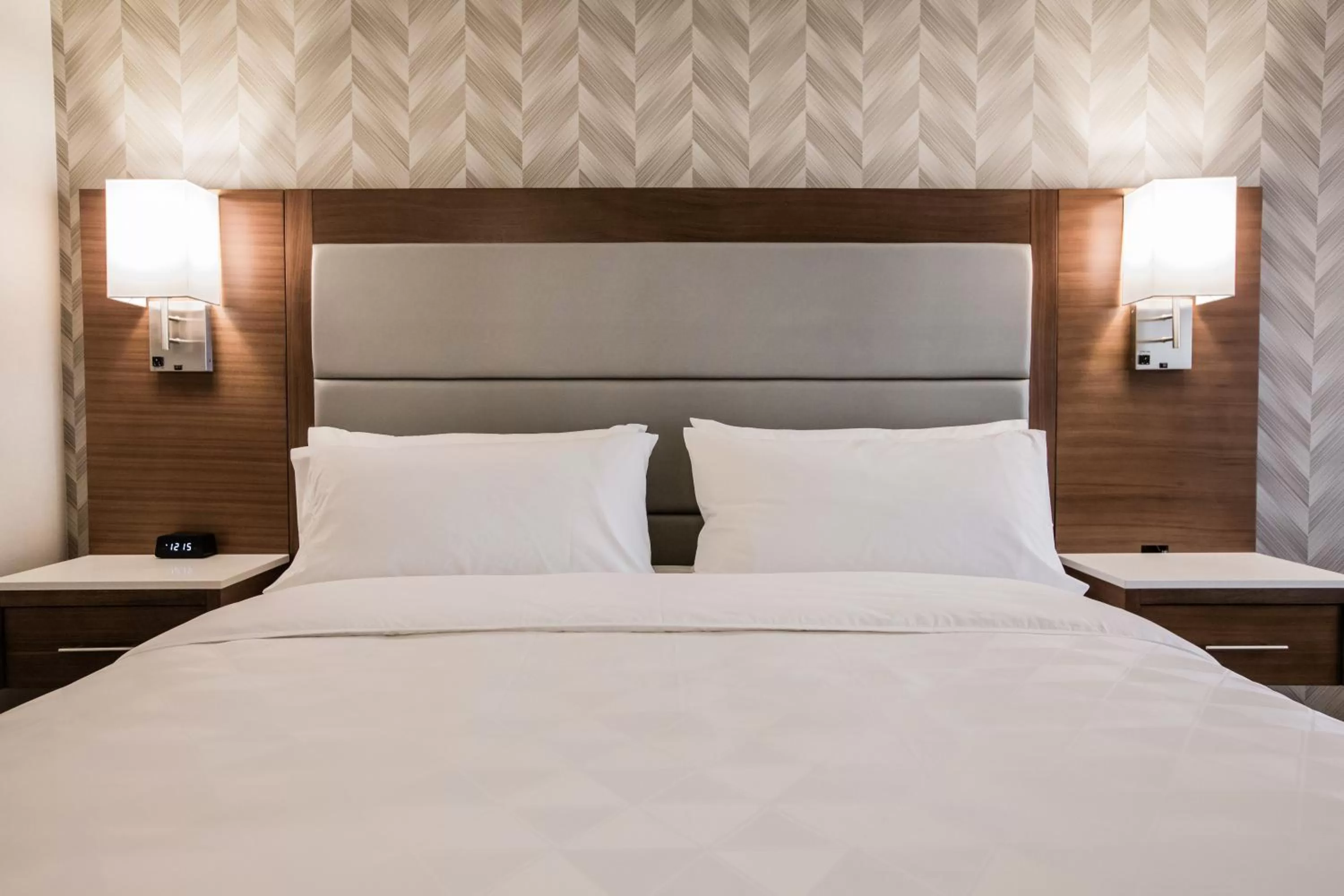 Photo of the whole room, Bed in Holiday Inn Hotel & Suites Calgary South - Conference Ctr by IHG