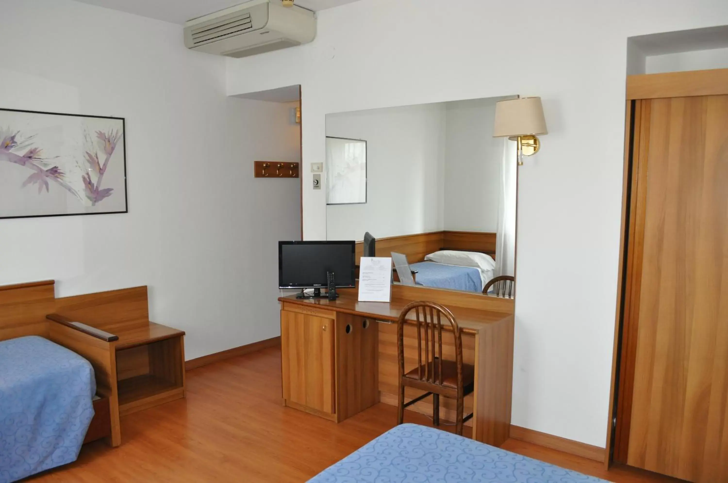 Bedroom, TV/Entertainment Center in Hotel Igea