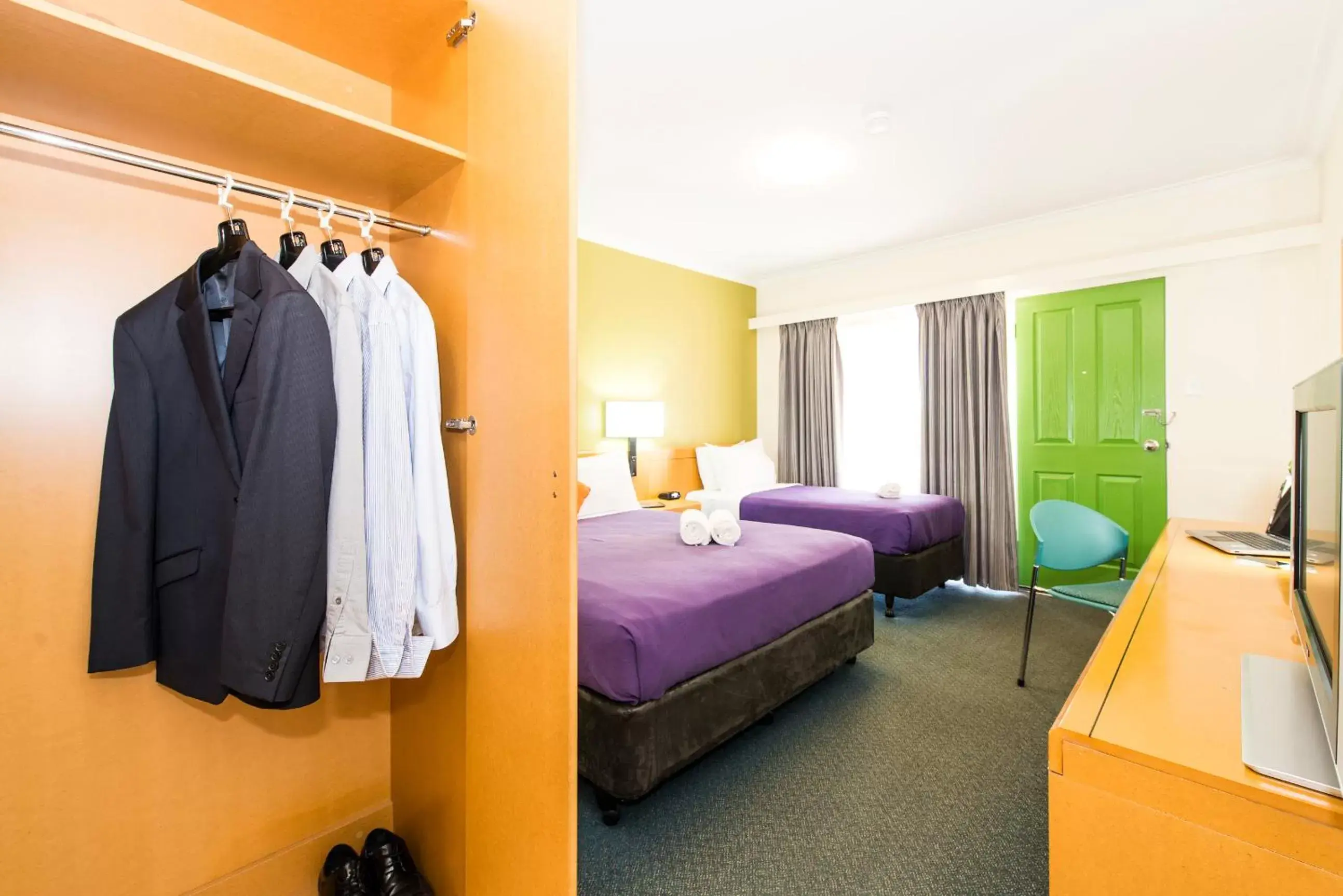 Photo of the whole room in ibis Styles Geraldton