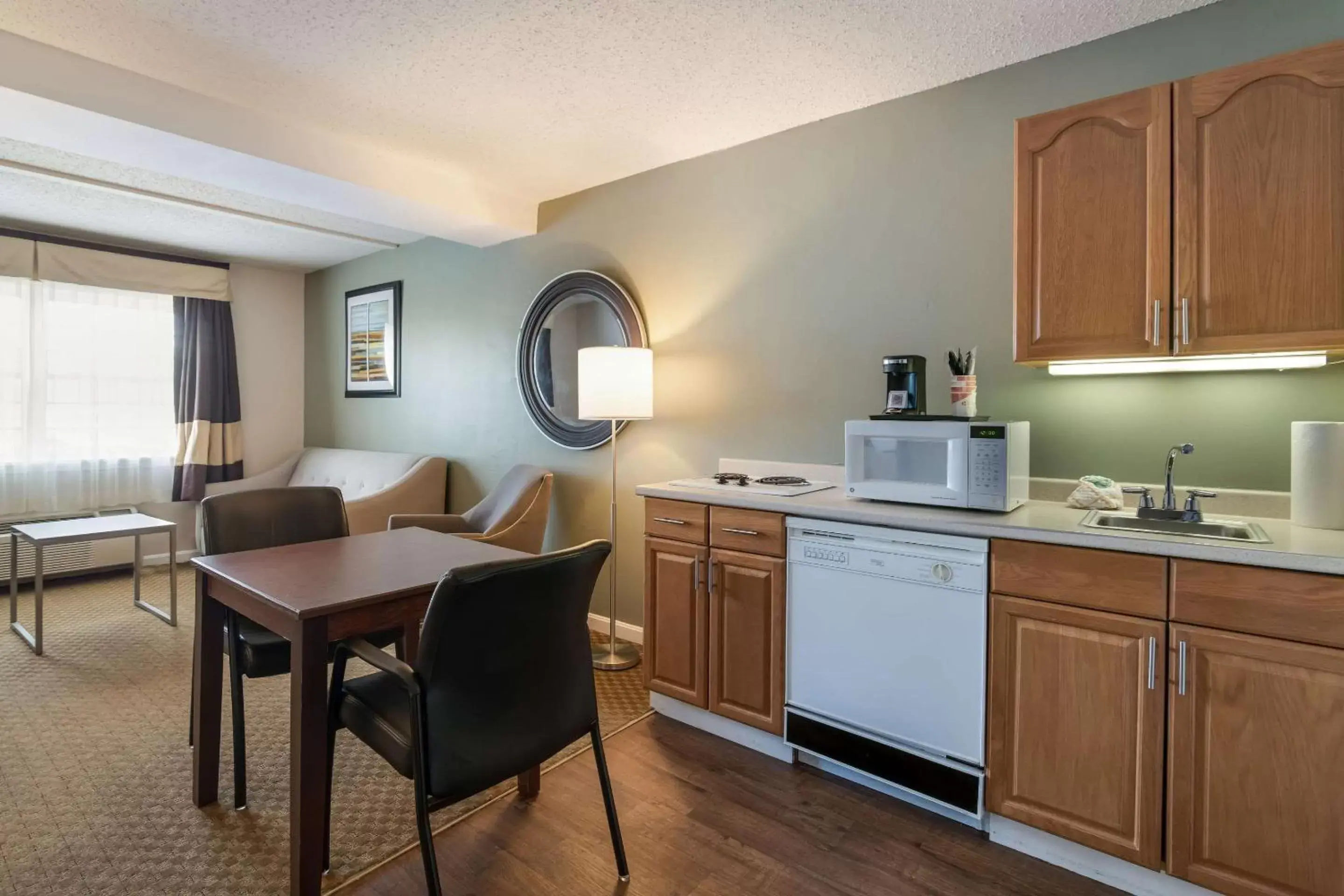 Photo of the whole room, Kitchen/Kitchenette in Quality Inn & Suites