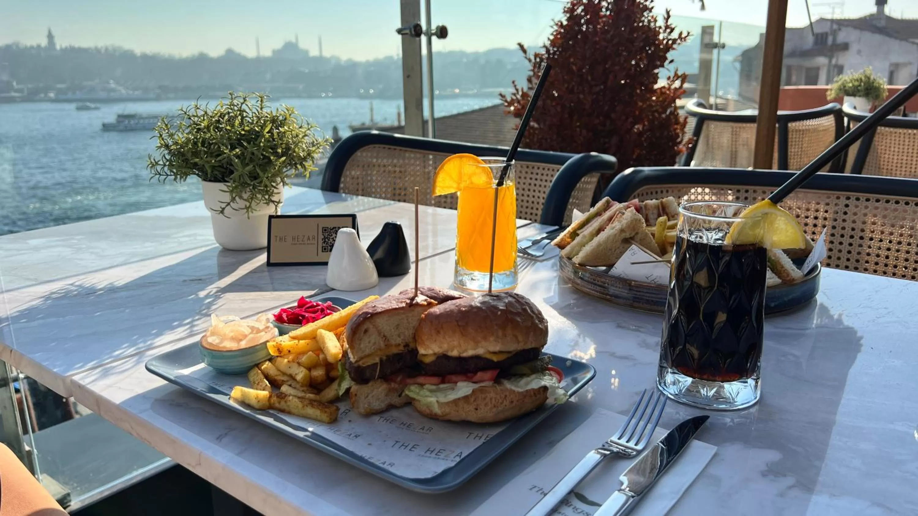 Restaurant/places to eat in The Wings Hotel Istanbul