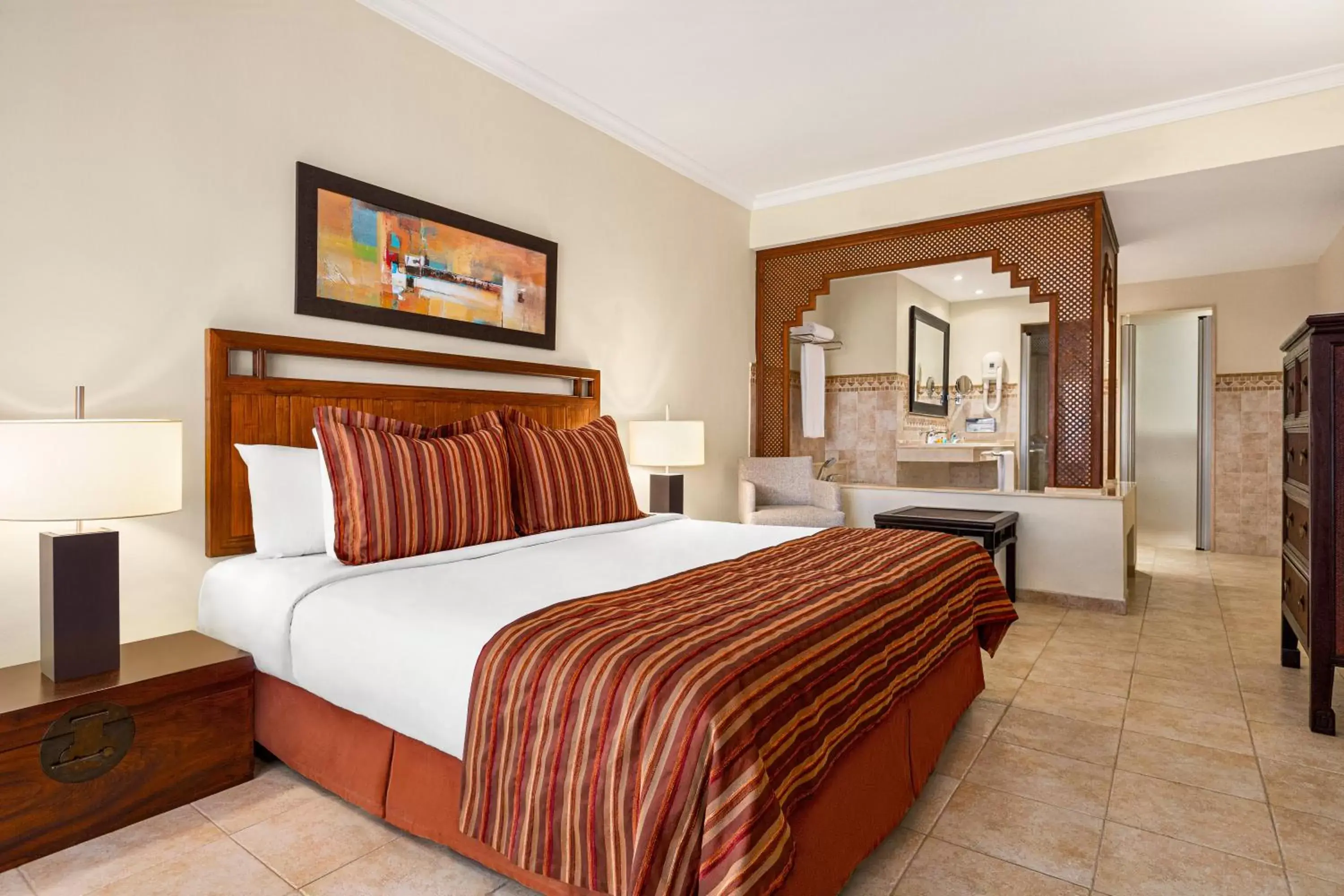 Bathroom, Bed in Wyndham Grand Residences Costa del Sol
