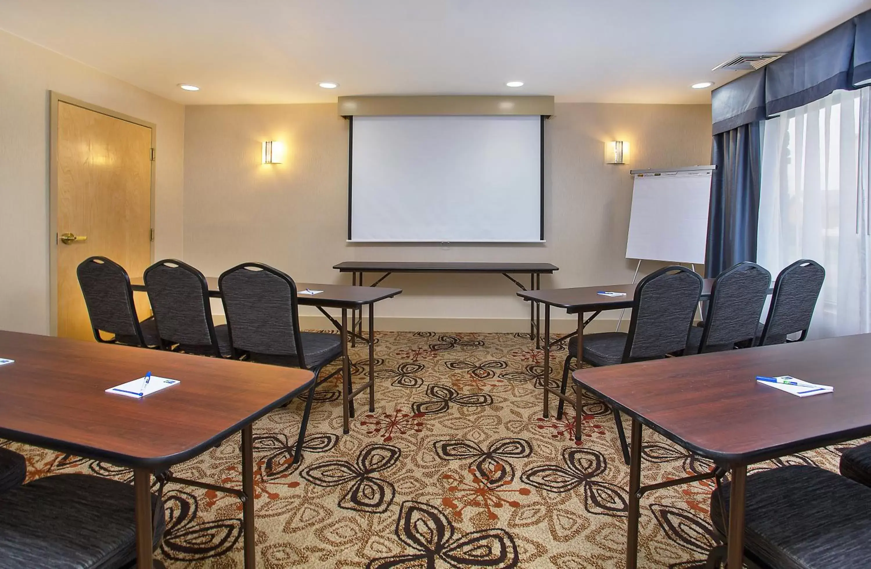 Meeting/conference room in Holiday Inn Express Berea, an IHG Hotel