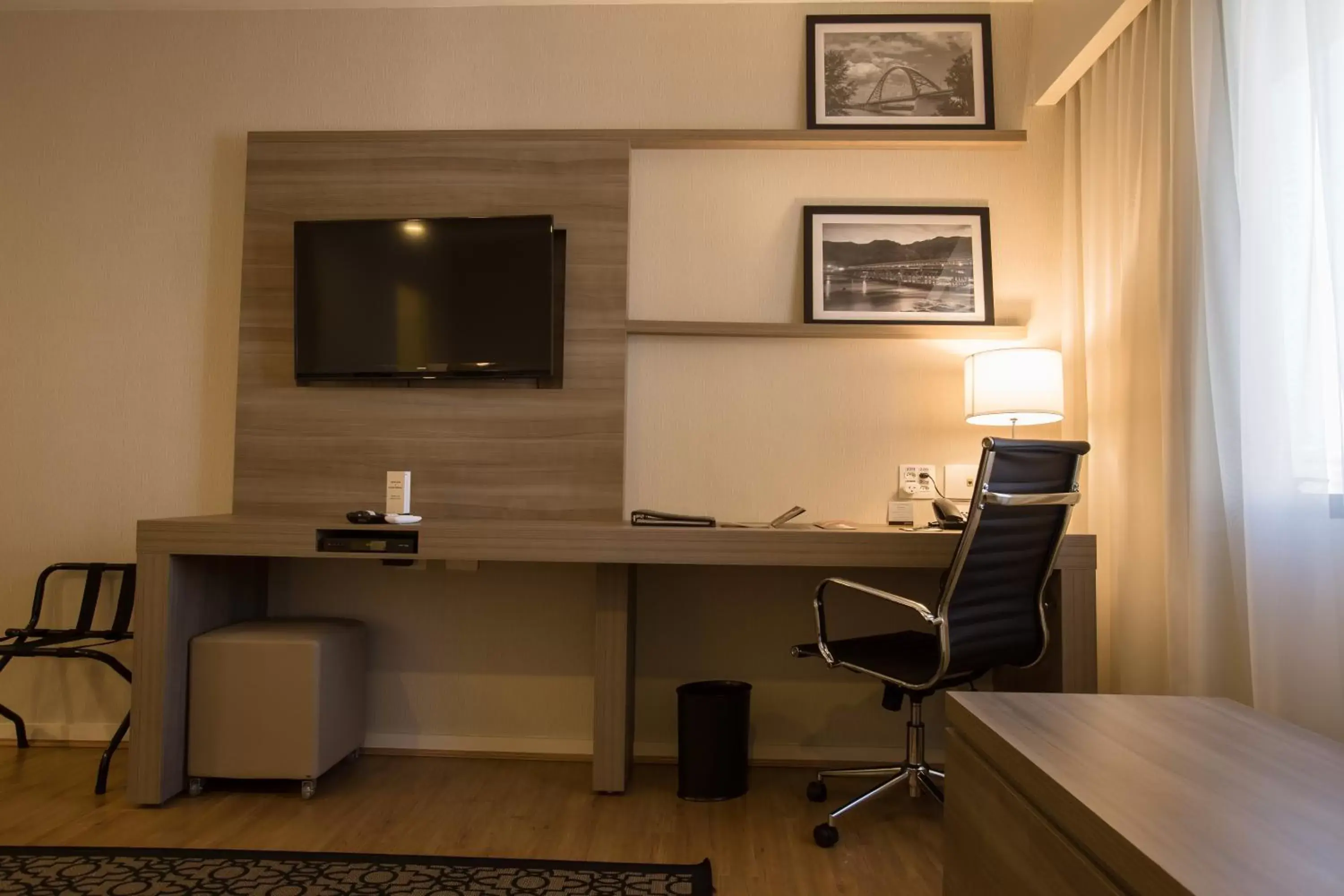 Seating area, TV/Entertainment Center in Staybridge Suites São Paulo, an IHG Hotel