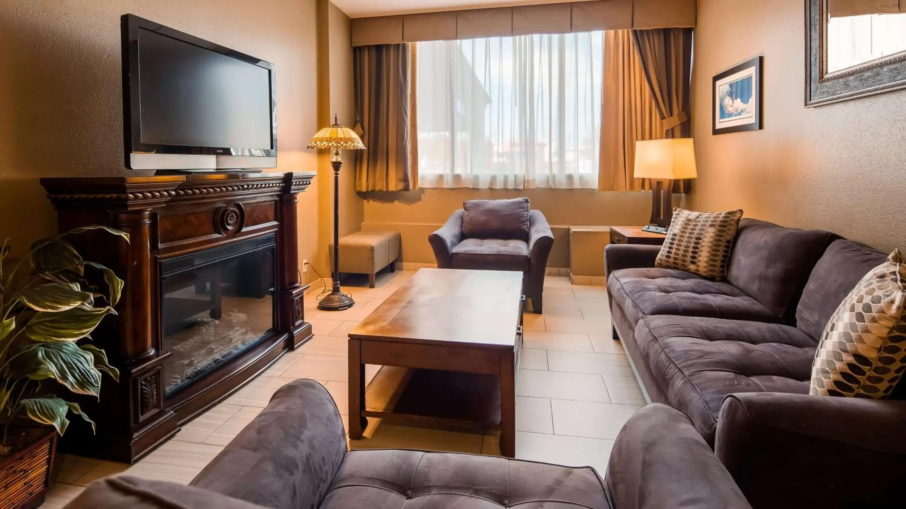 Lobby or reception, Seating Area in Best Western Charlotte Airport Lower South End Hotel