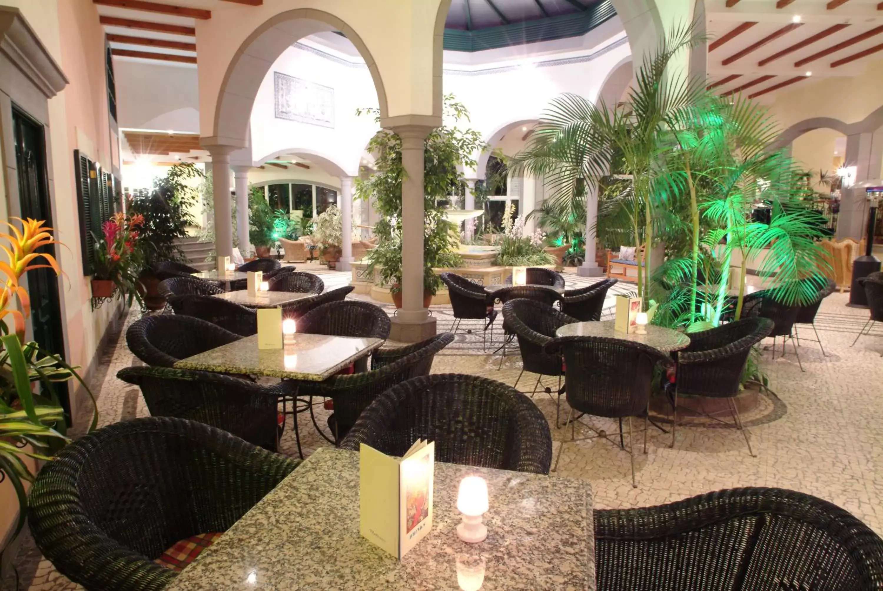 Lobby or reception, Lounge/Bar in Pestana Village Garden Hotel
