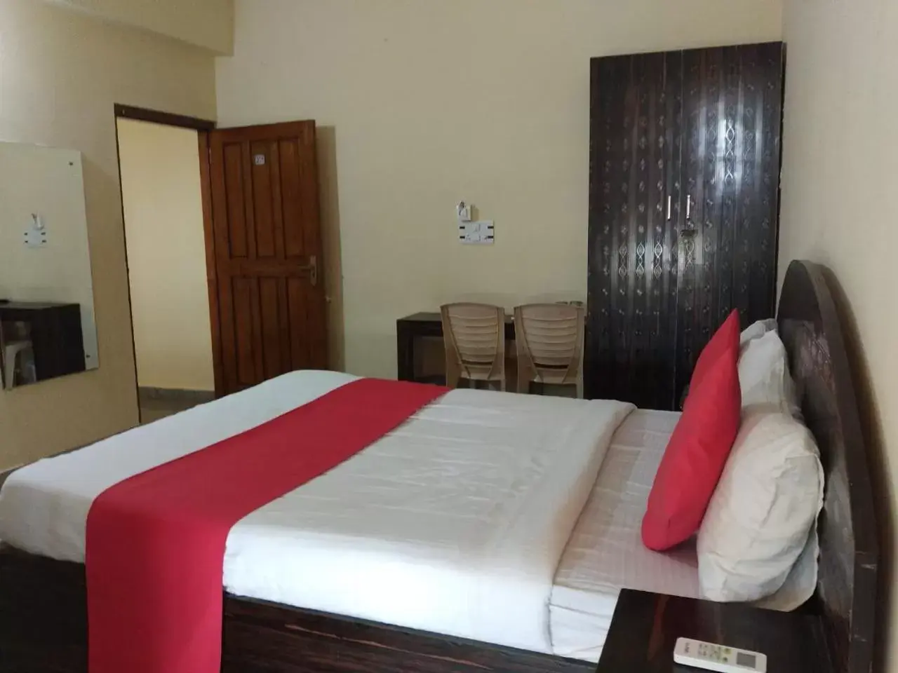 Bedroom in STAYMAKER Srinivasa Residency