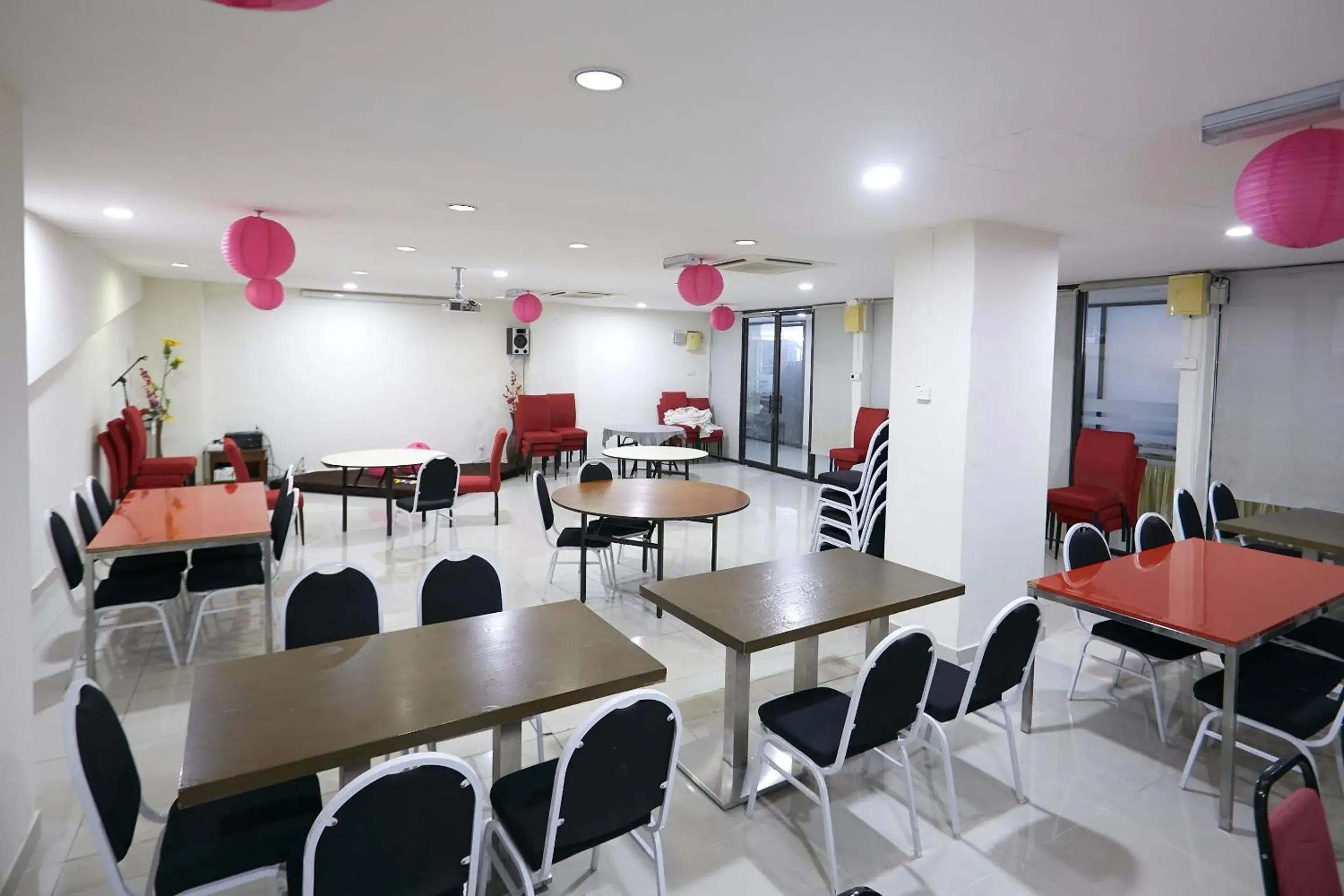 Meeting/conference room, Restaurant/Places to Eat in Club Dolphin Hotel