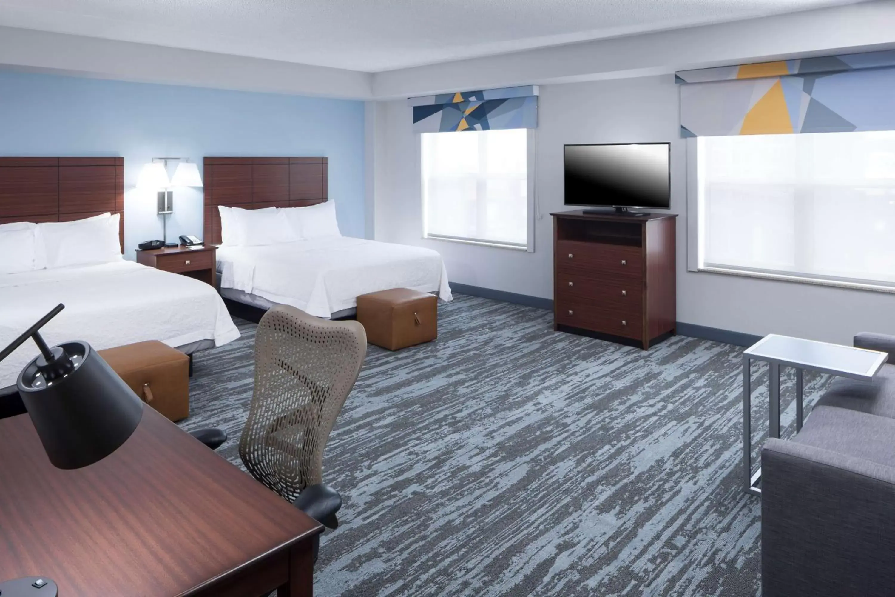 Bedroom, TV/Entertainment Center in Hampton Inn & Suites Oklahoma City-Bricktown