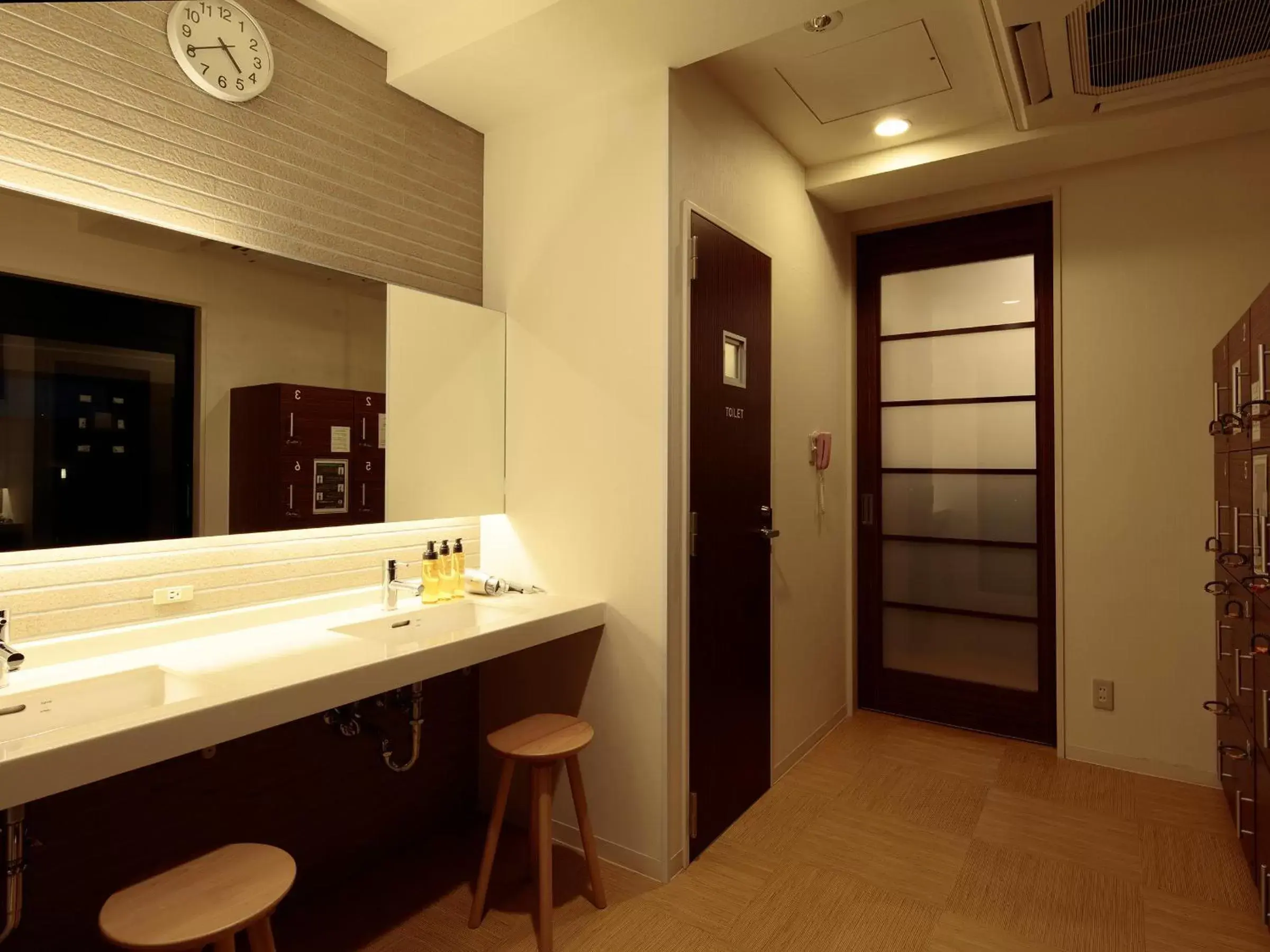 Public Bath, Bathroom in Candeo Hotels Handa