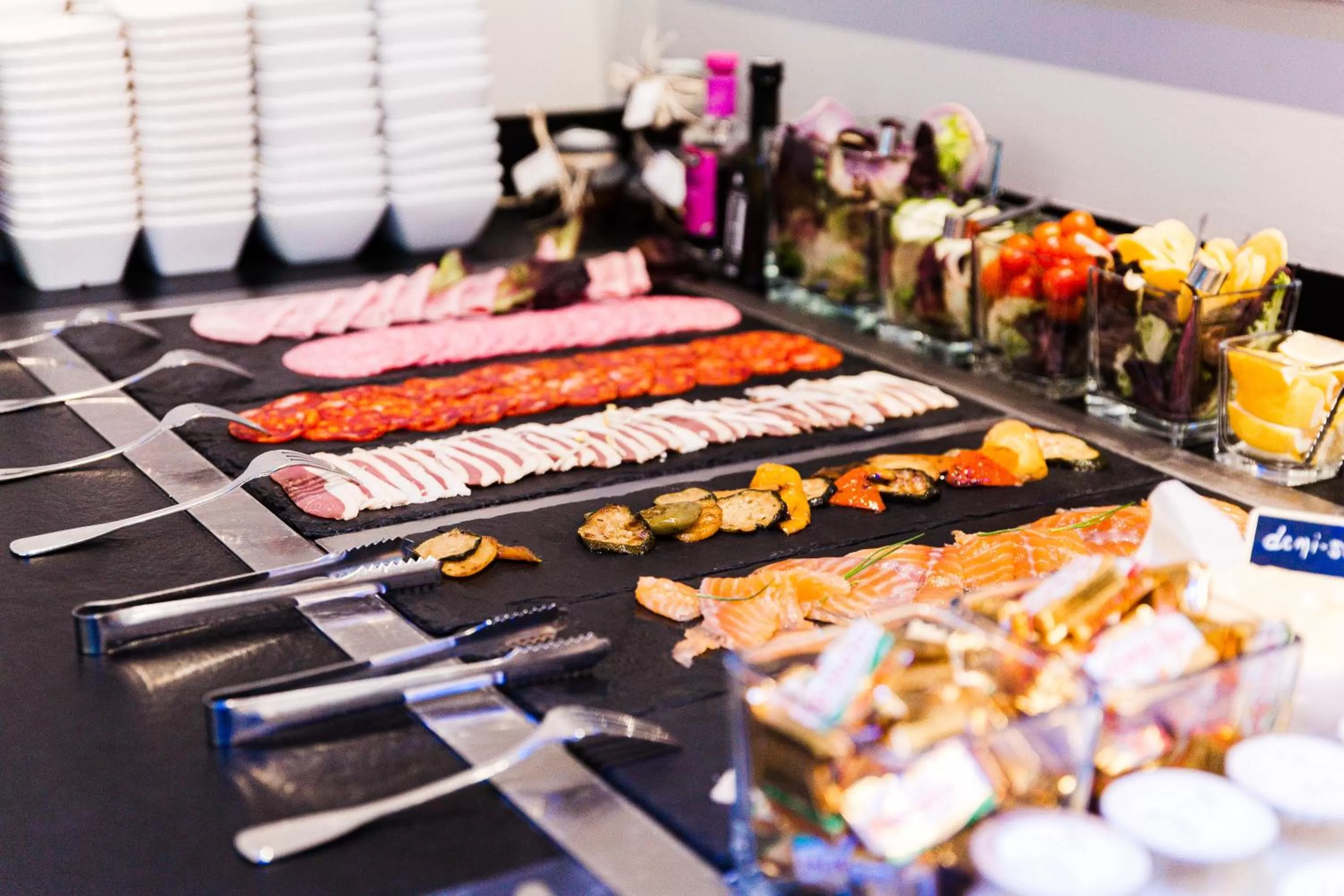 Breakfast in Elégance Suites Hôtel