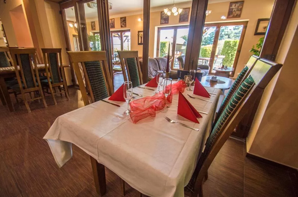 Restaurant/places to eat in Hotel Sport