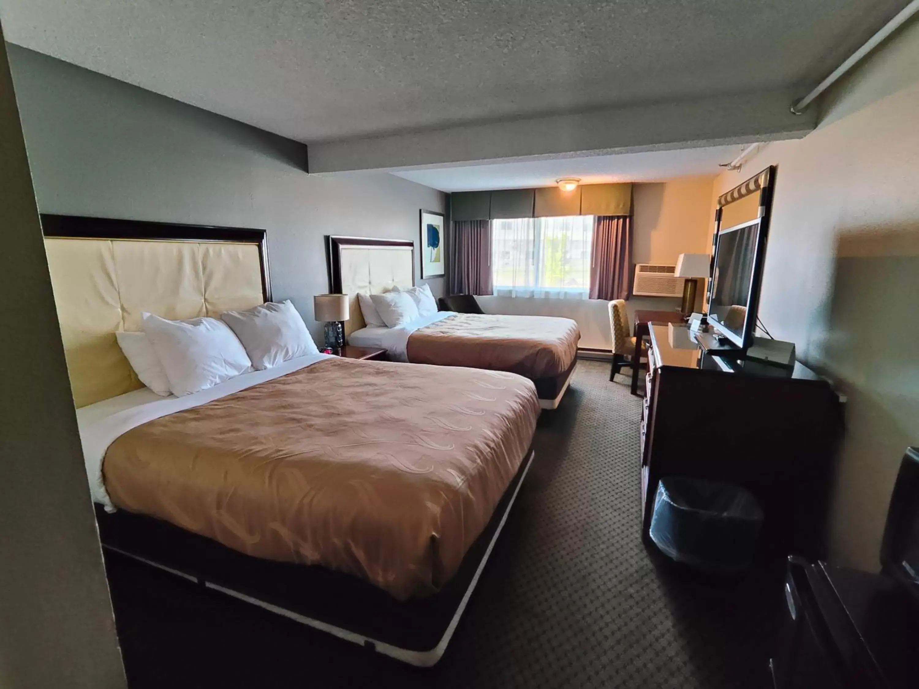 Bed in Roosevelt Hotel Bed in Roosevelt Hotel