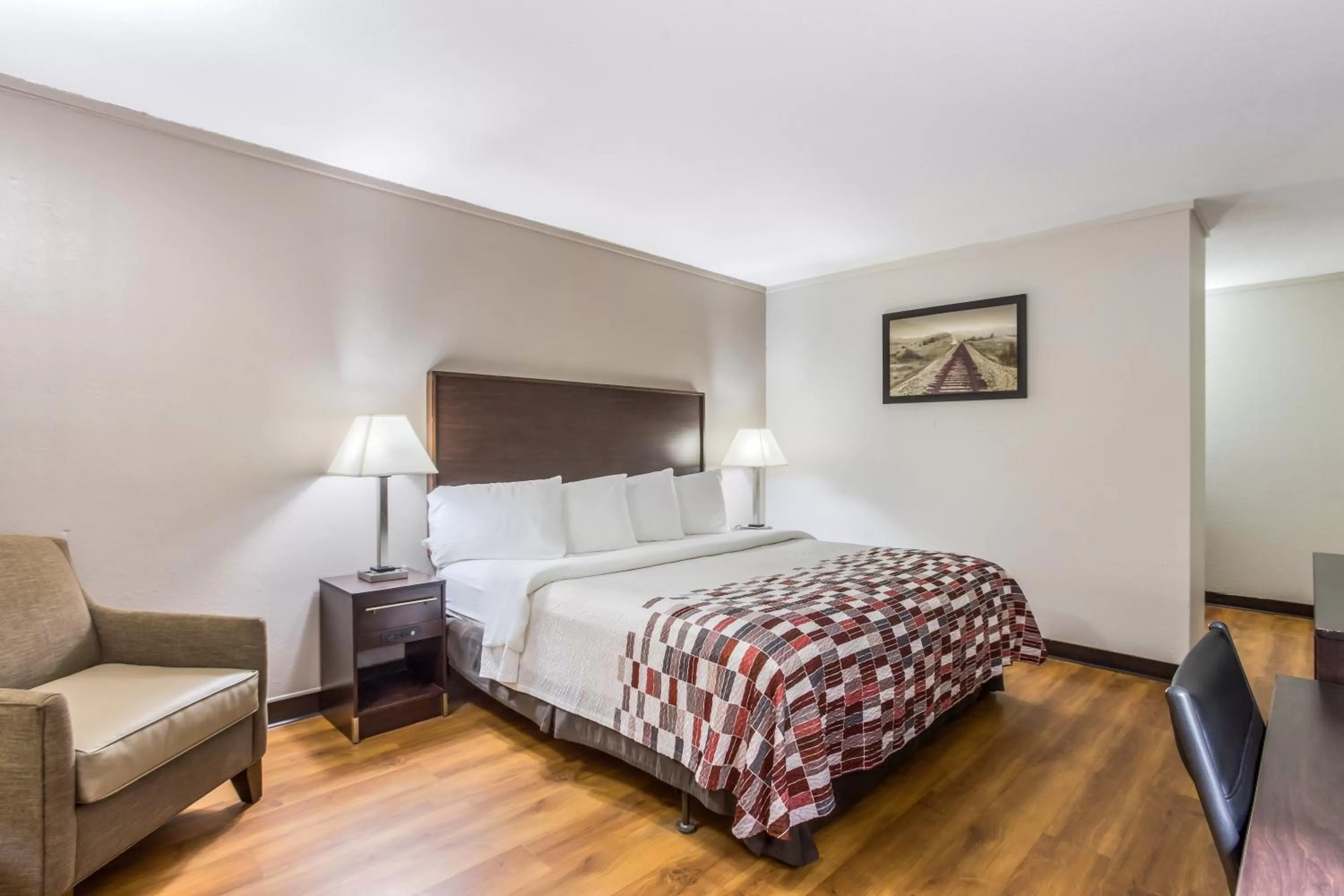 Photo of the whole room in Red Roof Inn Meridian