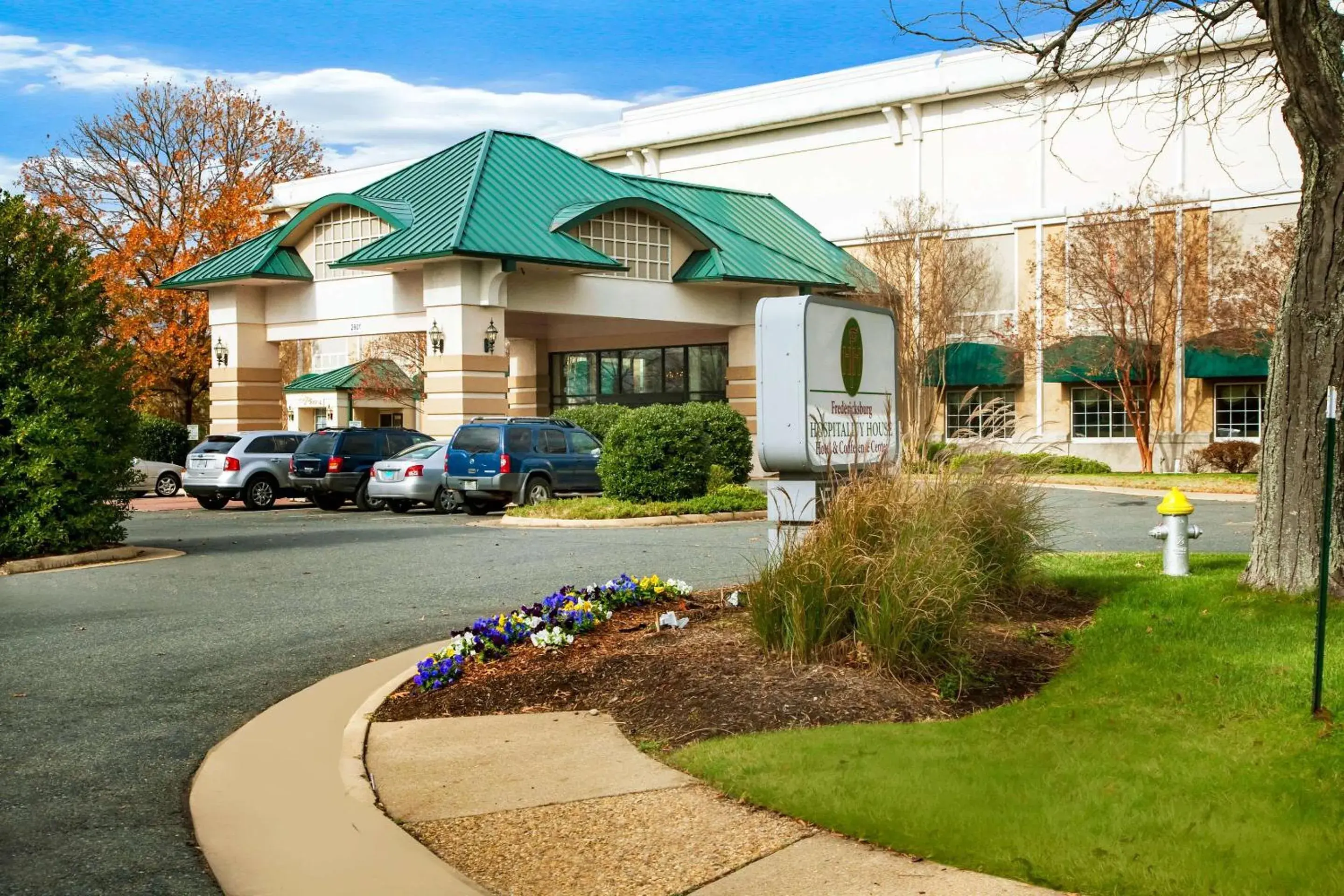 Property Building in Clarion Hotel & Suites Convention Center Fredericksburg
