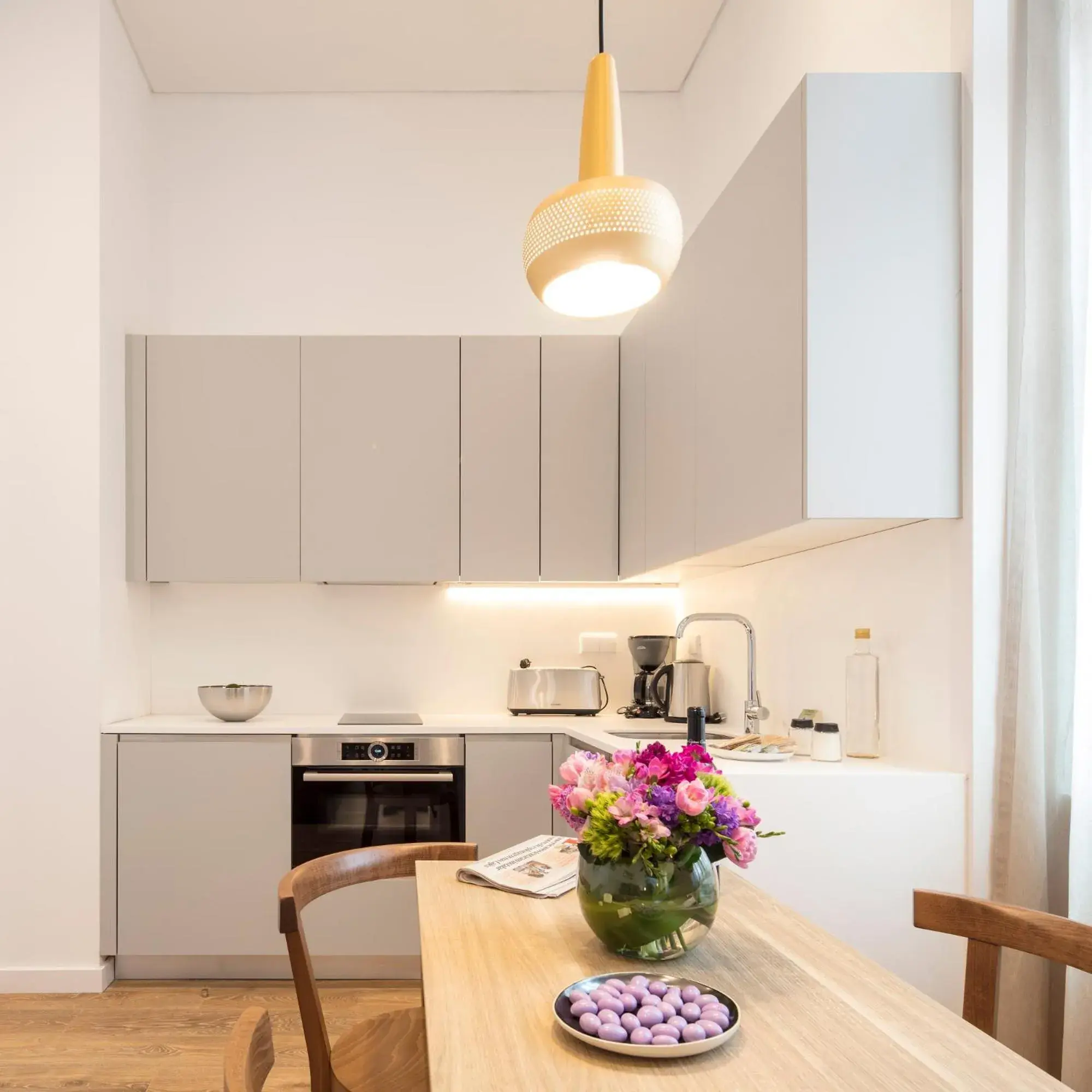 Dining area, Kitchen/Kitchenette in Lisbon Serviced Apartments - Chiado Emenda