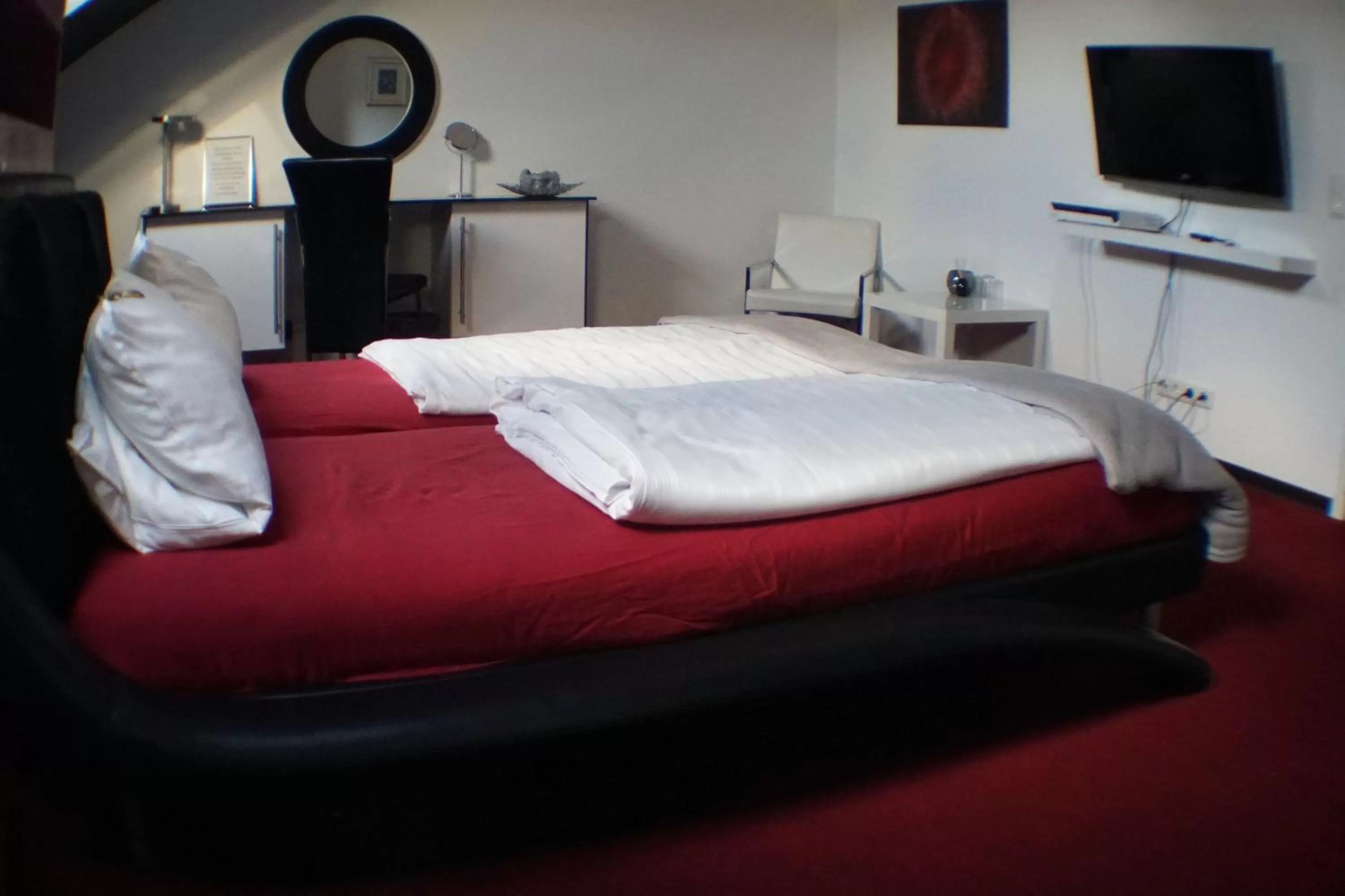 Bed in Hotel Come In