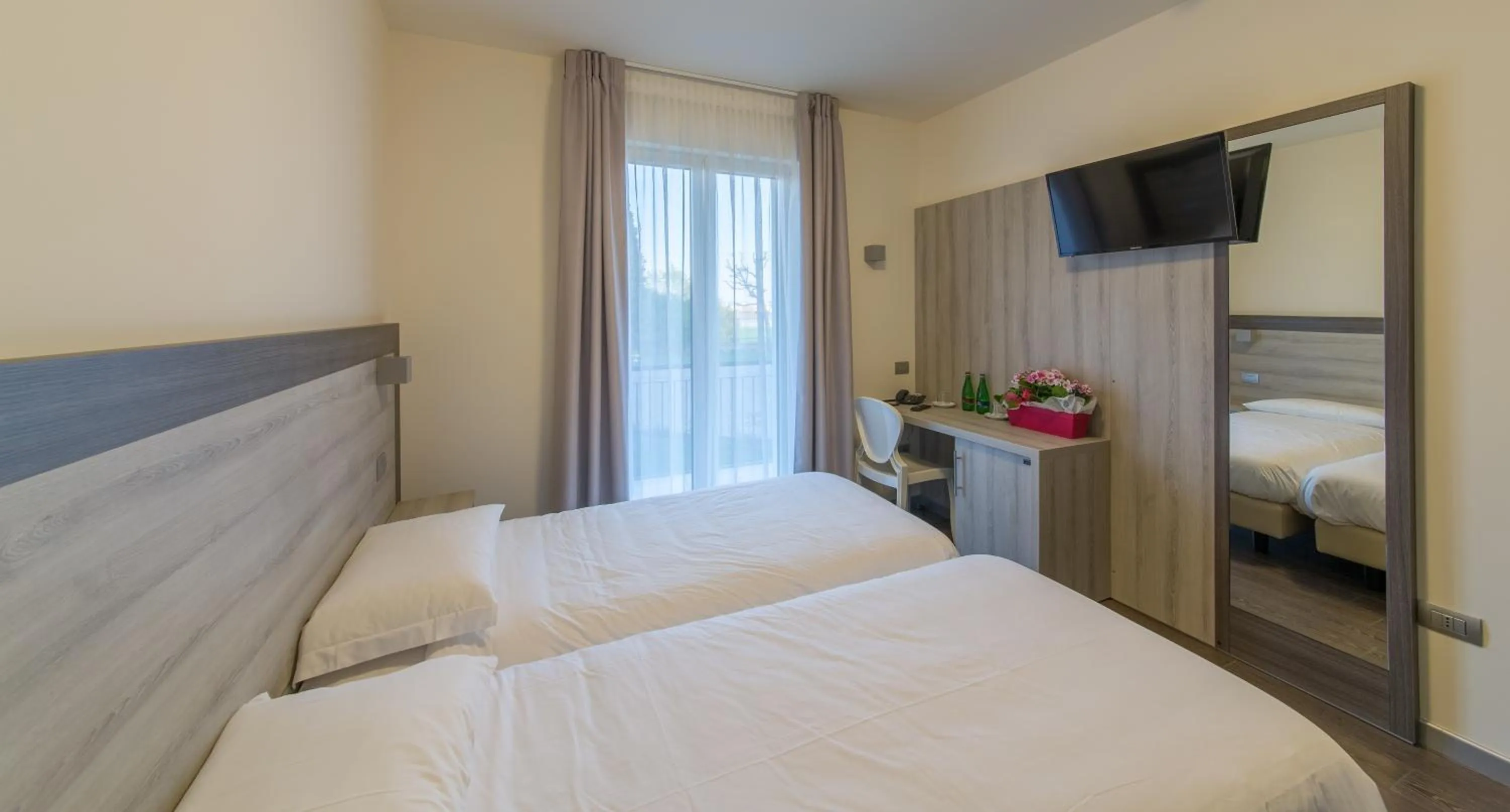 Bed in Hotel Panineria Colombera Rossa