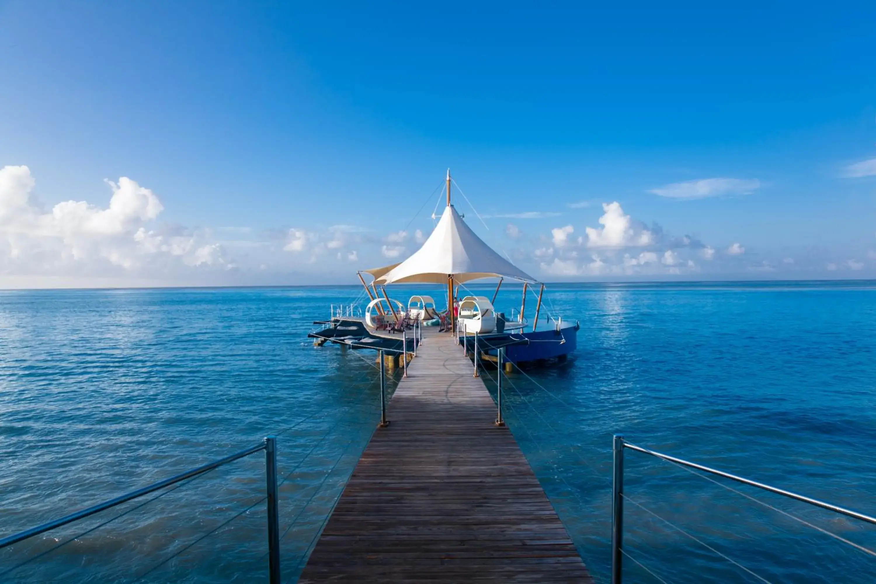 Natural landscape in Coco de Mer and Black Parrot Suites