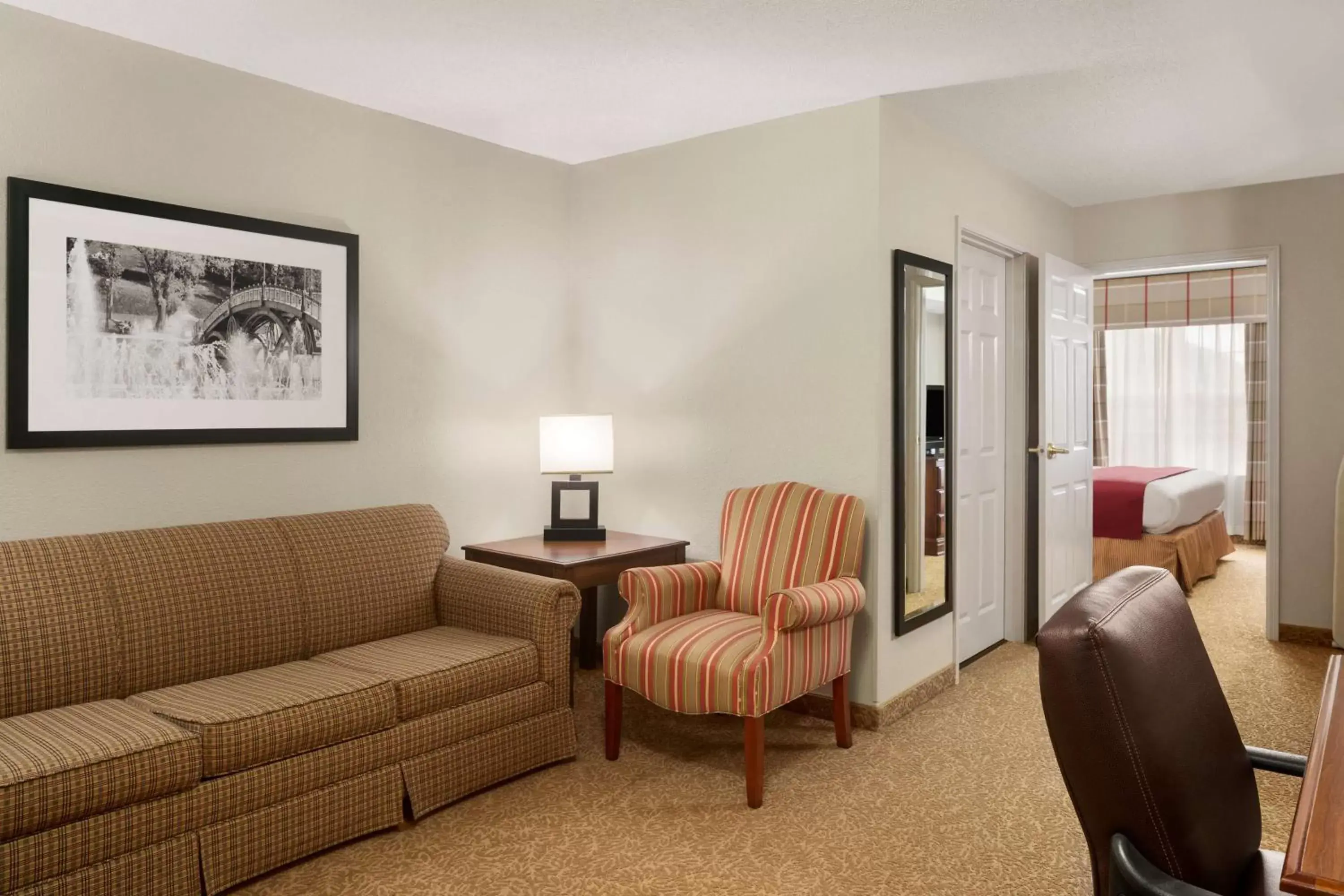 Photo of the whole room, Seating Area in Country Inn & Suites by Radisson, Louisville South, KY