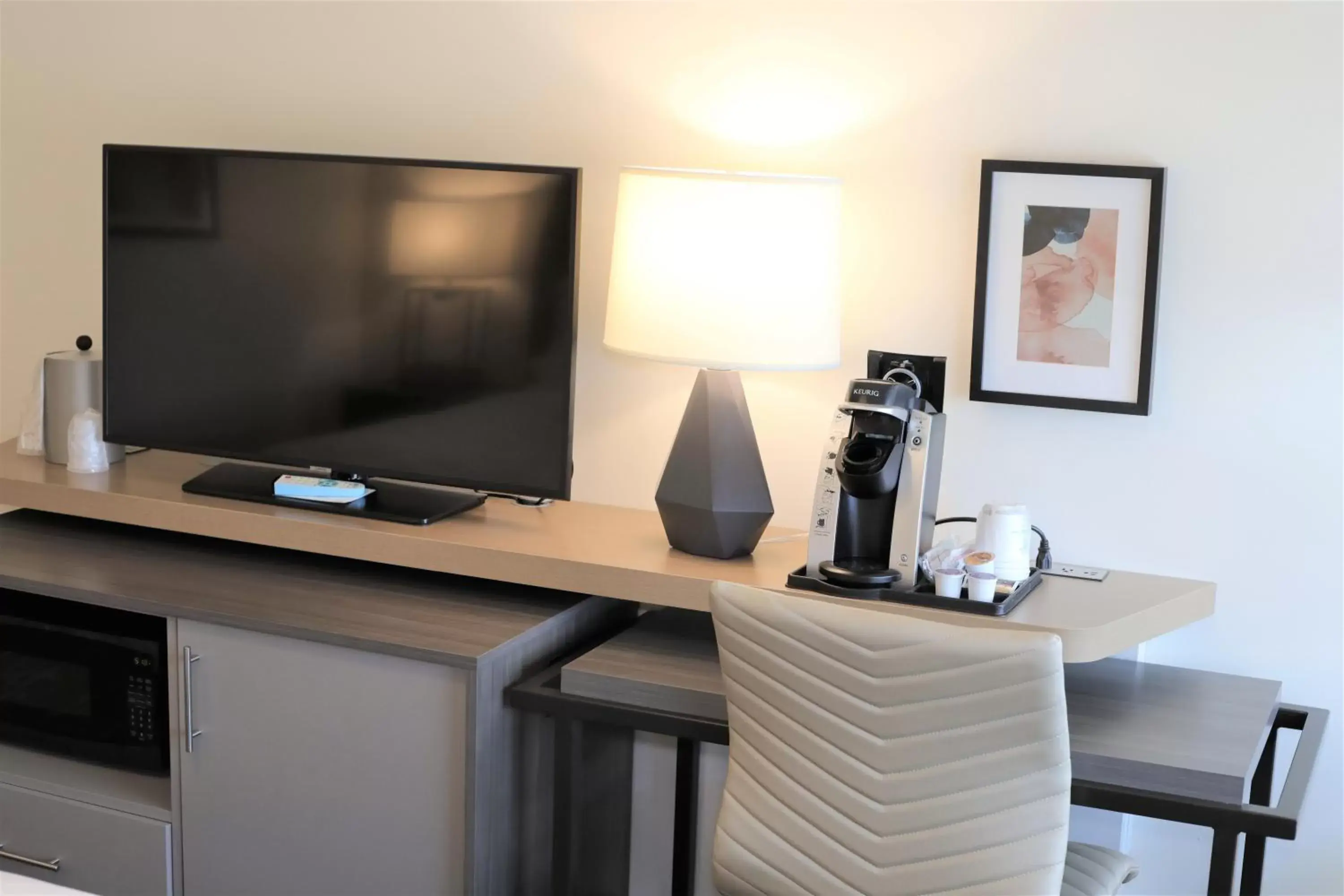 Photo of the whole room, TV/Entertainment Center in Holiday Inn & Suites St. Cloud, an IHG Hotel