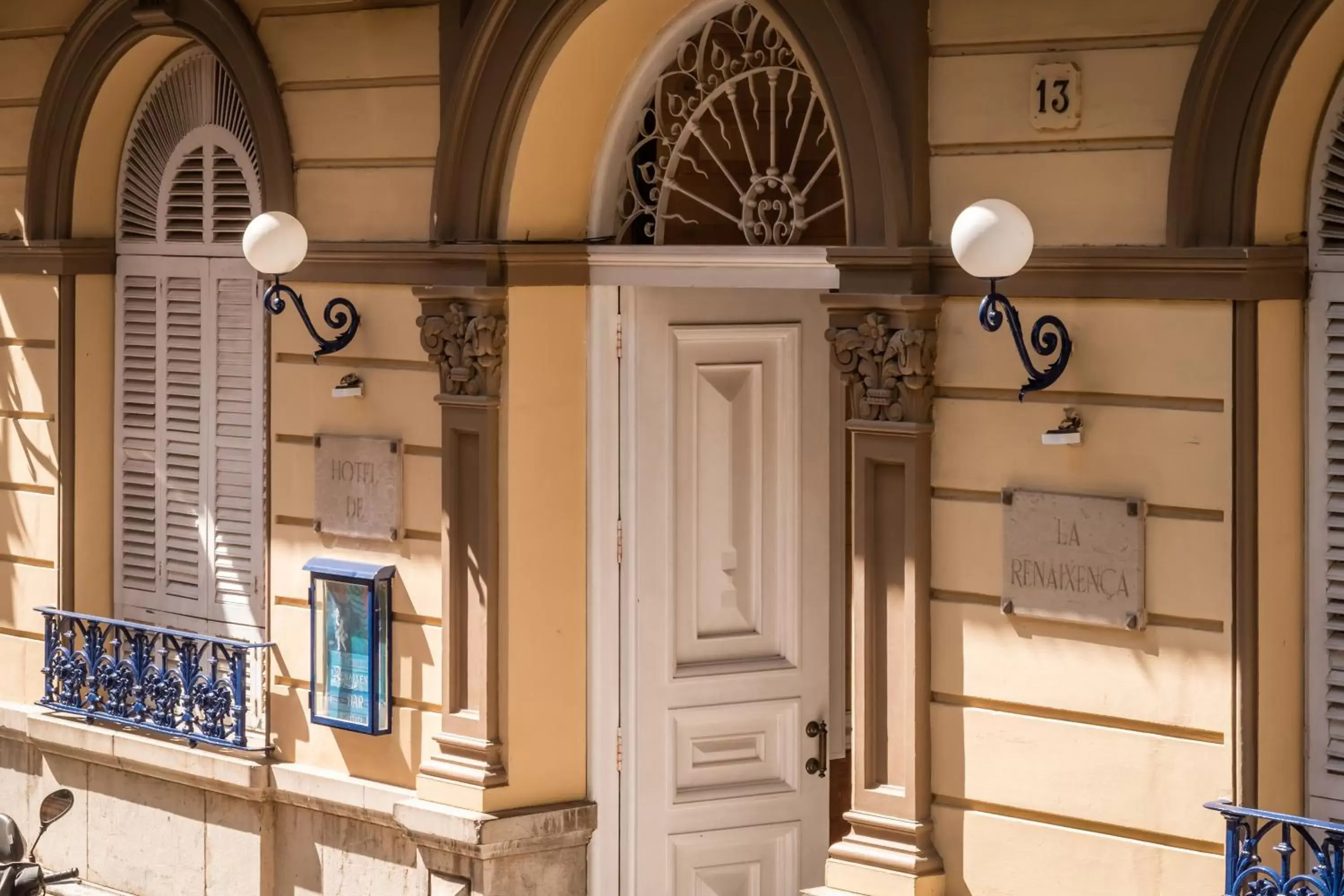 Facade/entrance in Hotel Medium Renaixença