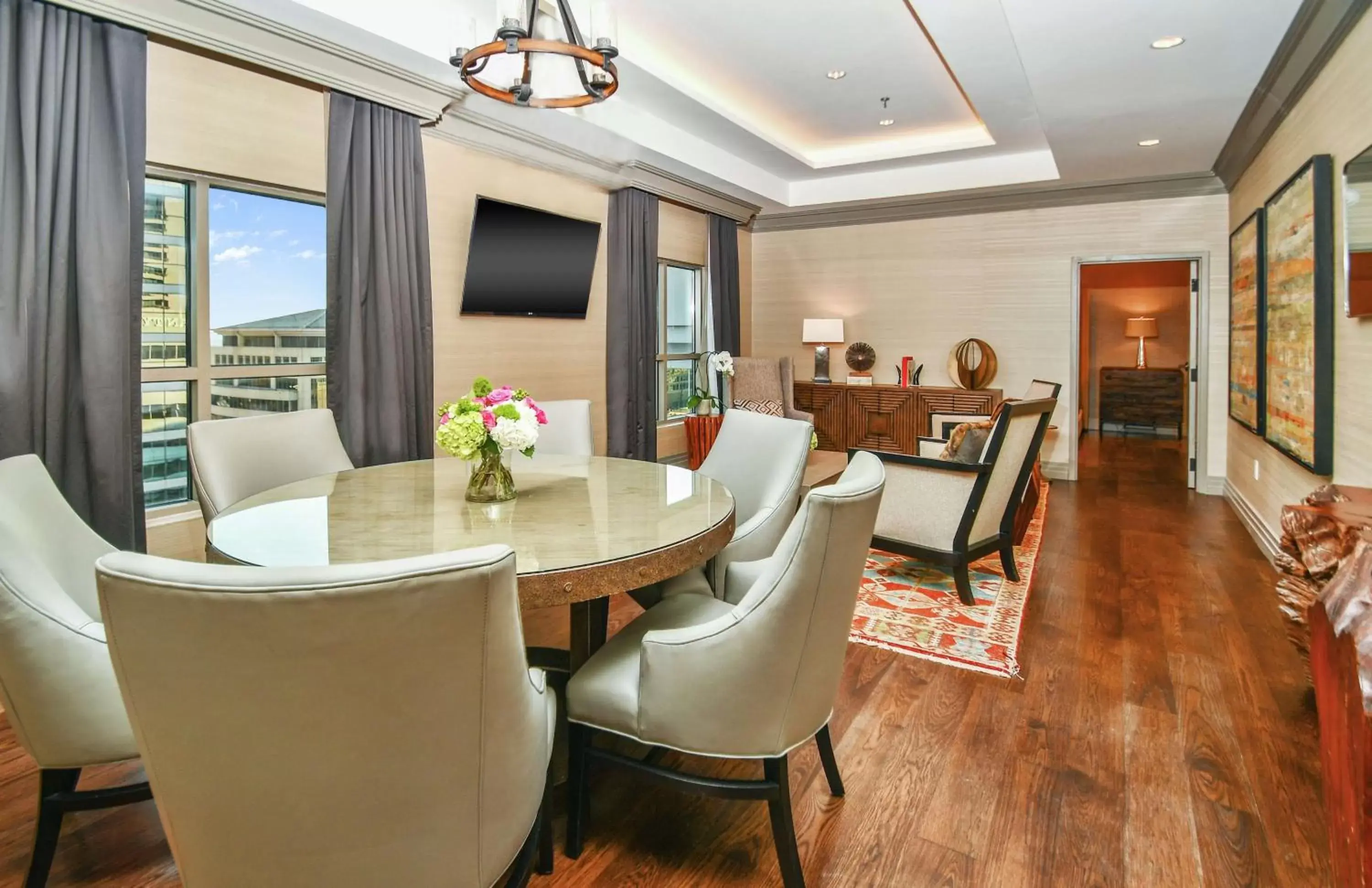 Bedroom, Dining Area in Hilton Dallas-Park Cities