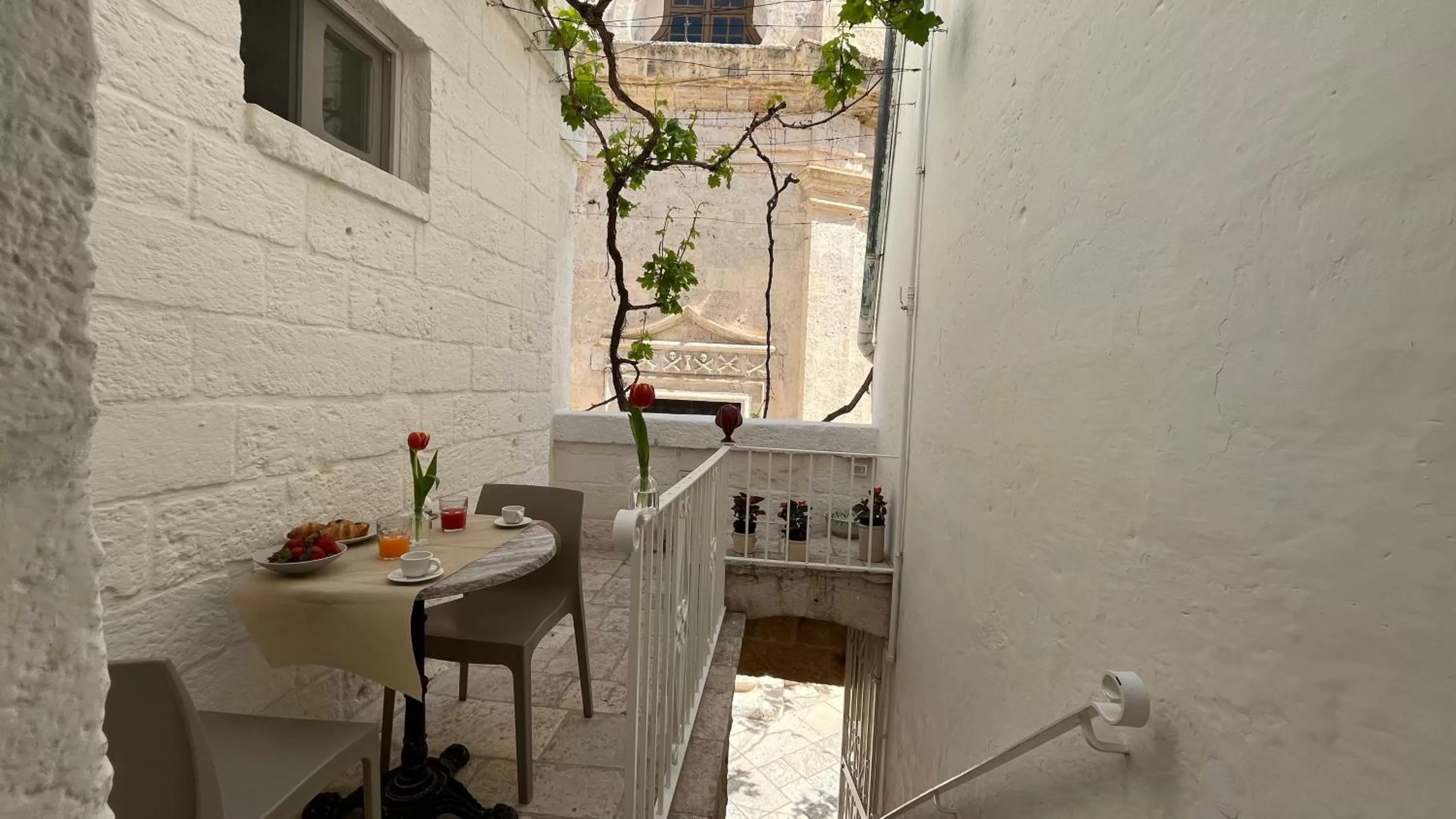 Breakfast in Antico Mondo Rooms & Suites