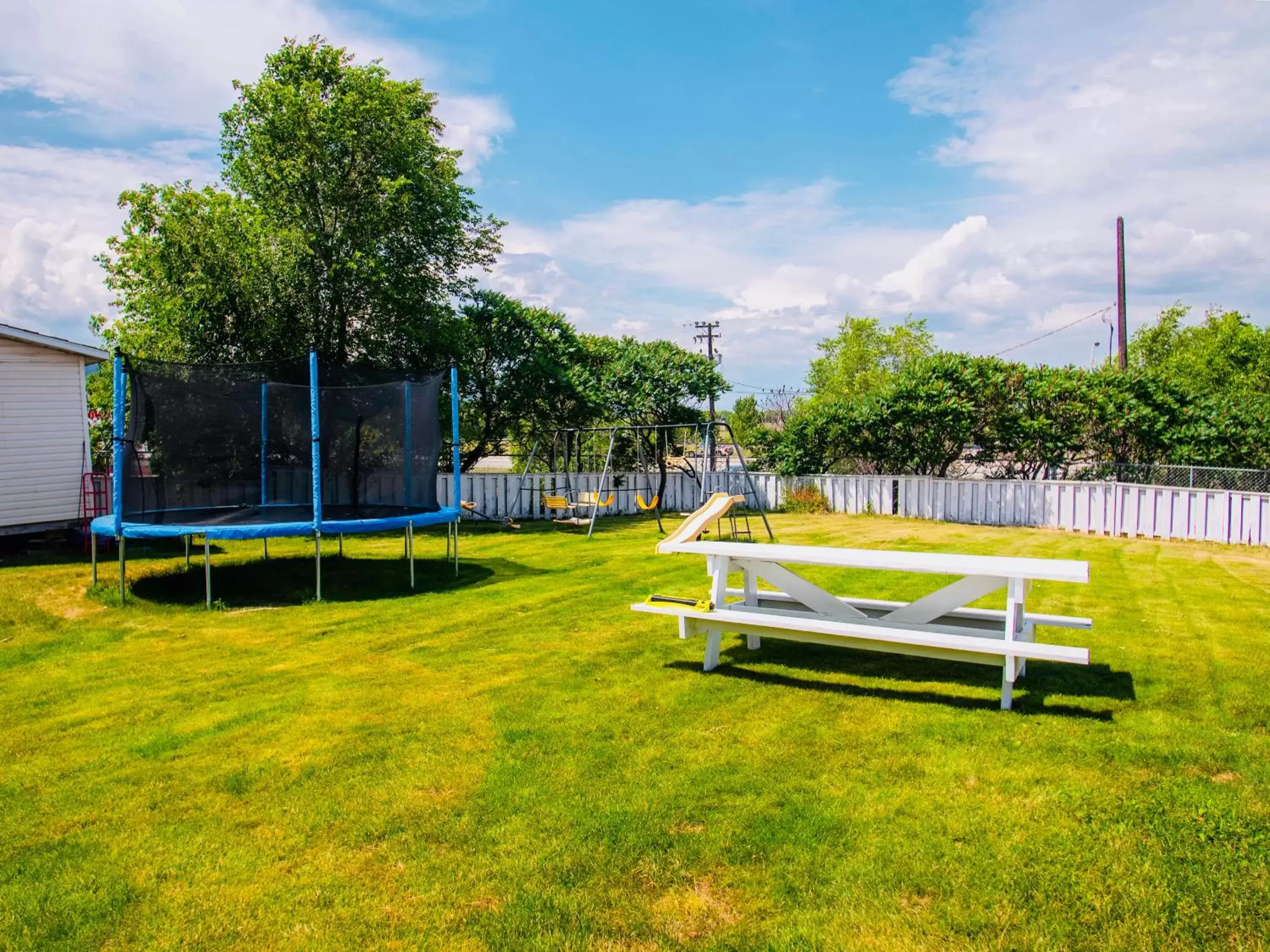 Garden in Country View Motor Inn