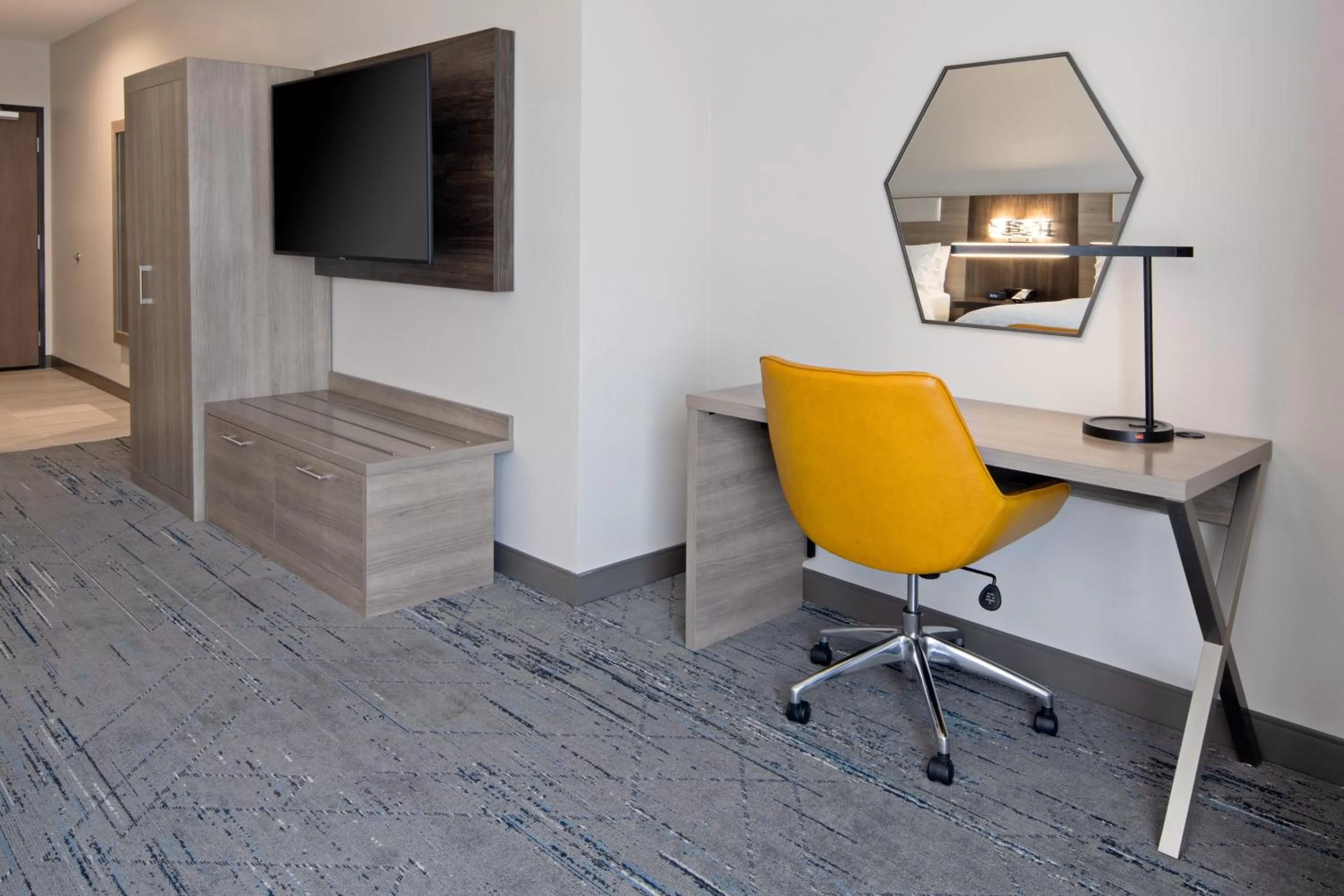 Photo of the whole room in Holiday Inn Express & Suites - Valencia - Santa Clarita by IHG