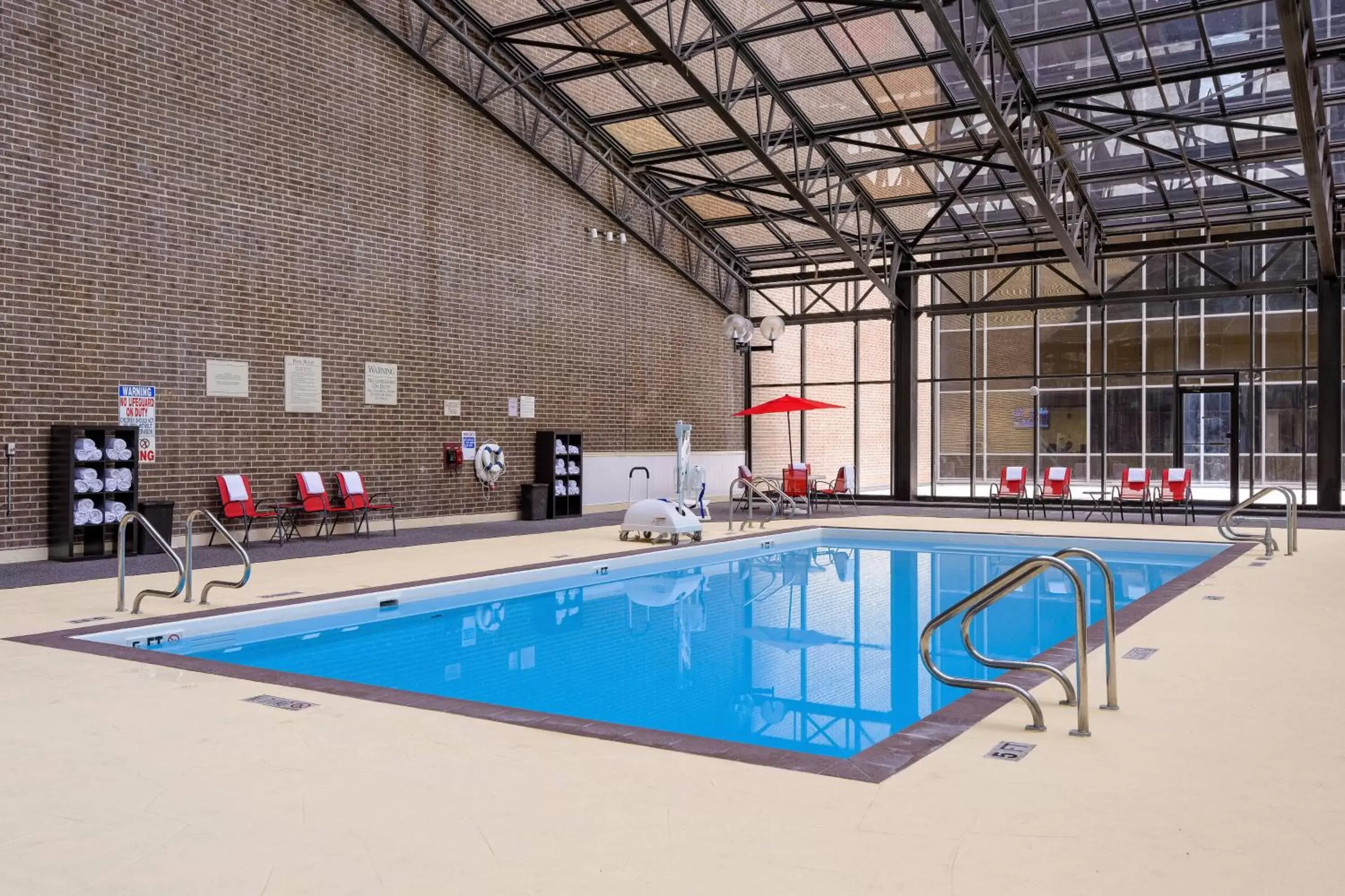 Swimming Pool in Houston Marriott West Loop by The Galleria