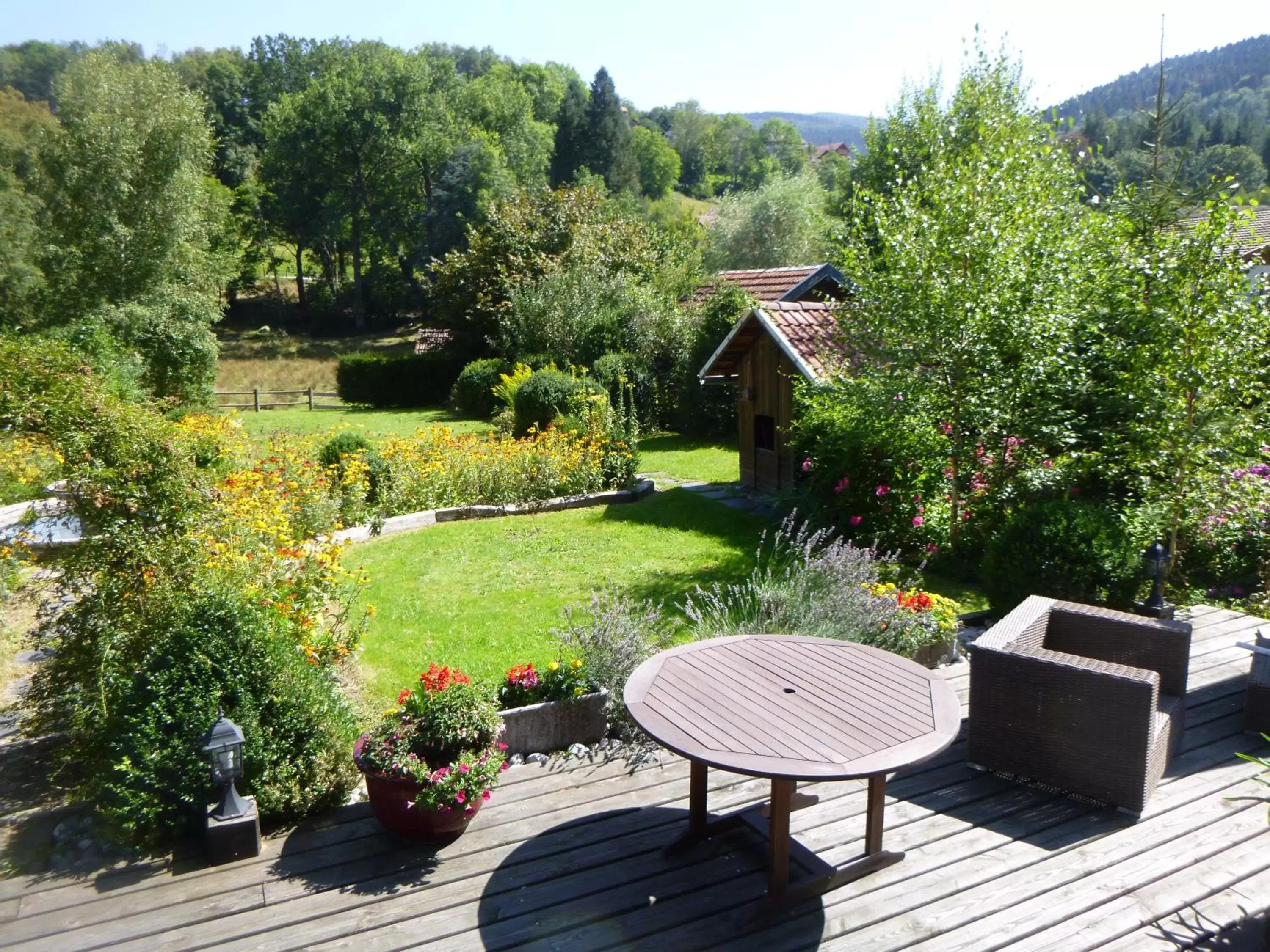 Patio in Chez MARLYSE-chambres et Table d'hôtes