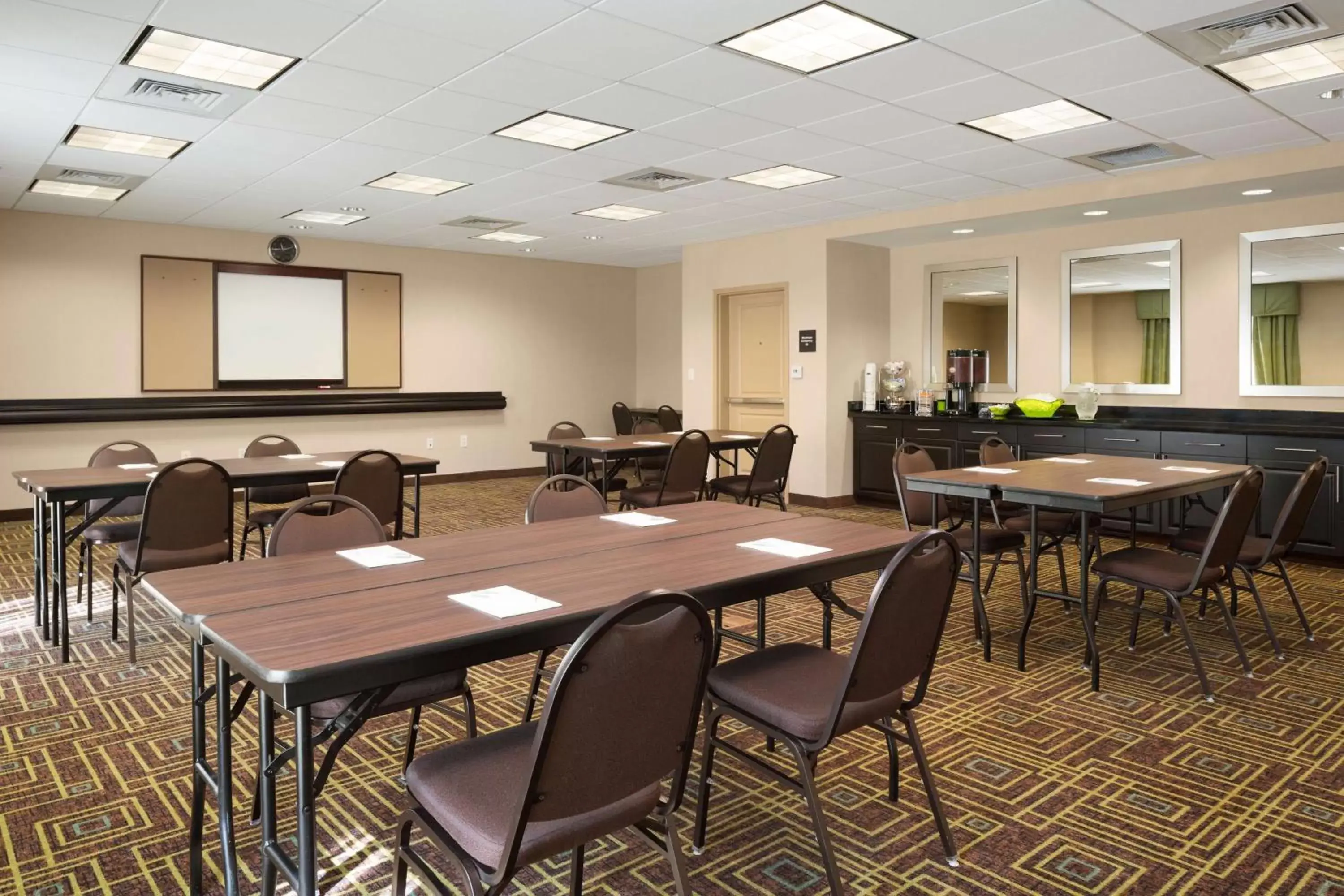 Meeting/conference room in Hampton Inn & Suites Birmingham/280 East-Eagle Point