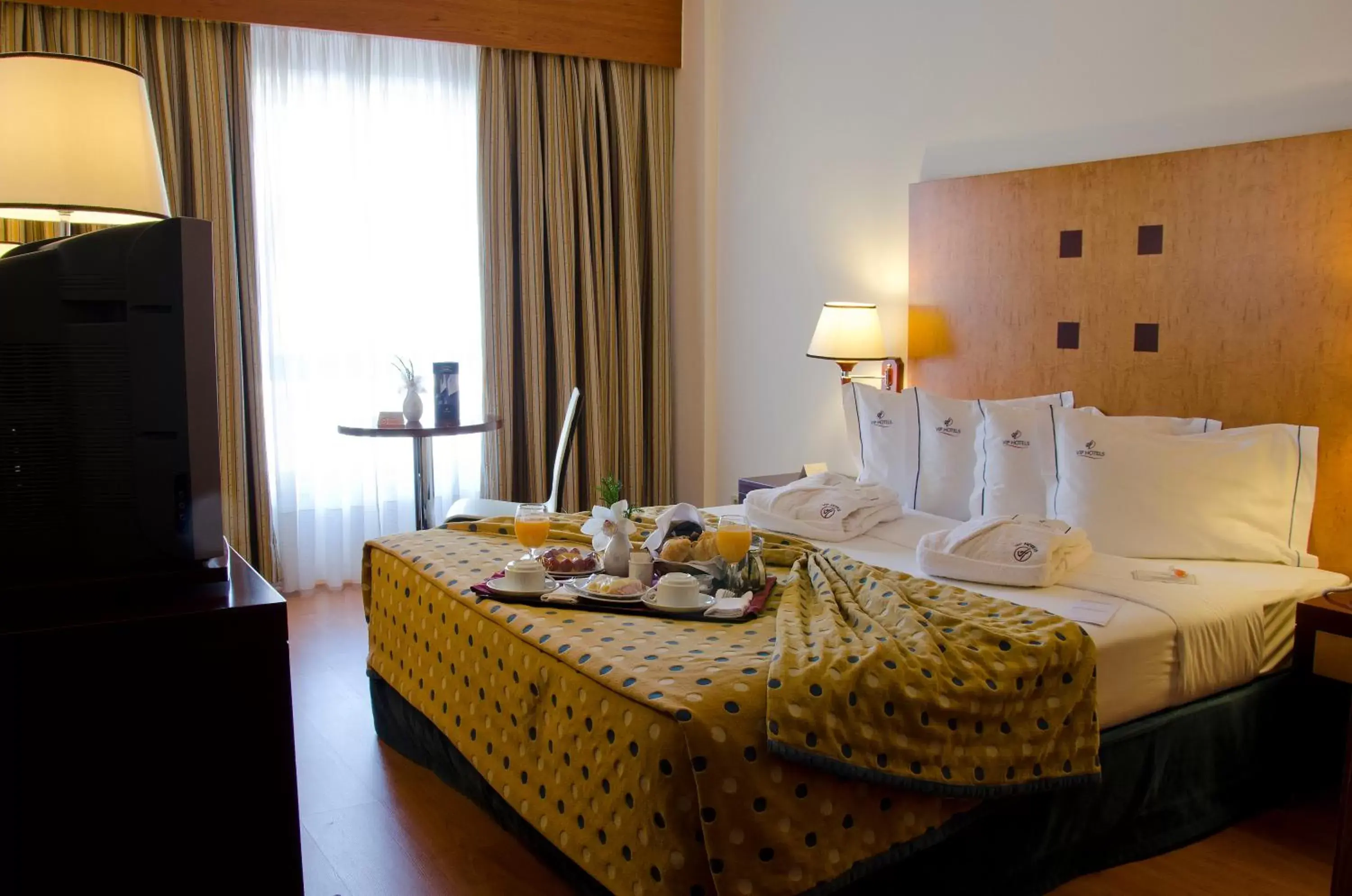 Photo of the whole room, Bed in VIP Executive Santa Iria Hotel