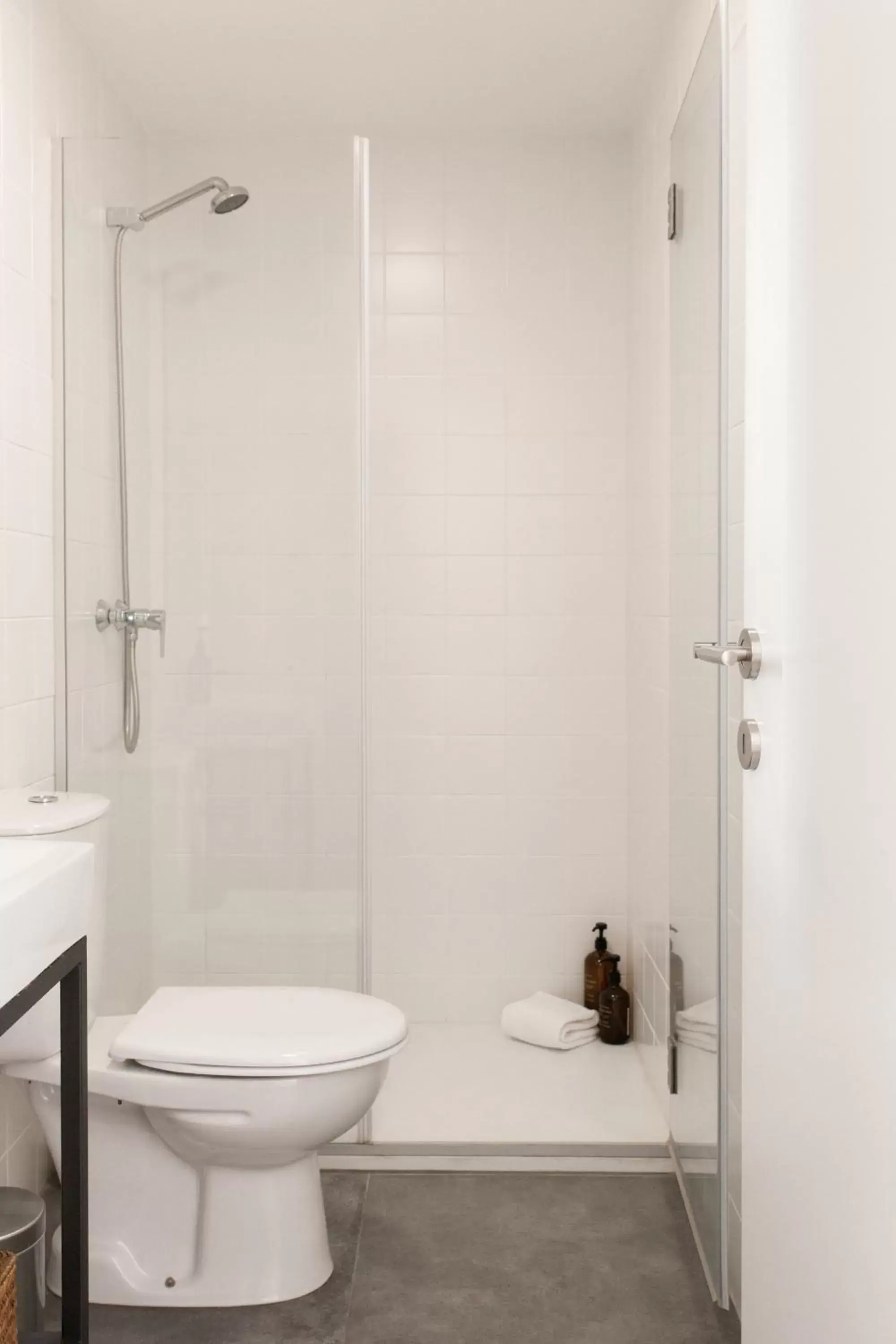 Shower, Bathroom in Alameda Suites @ Porto River
