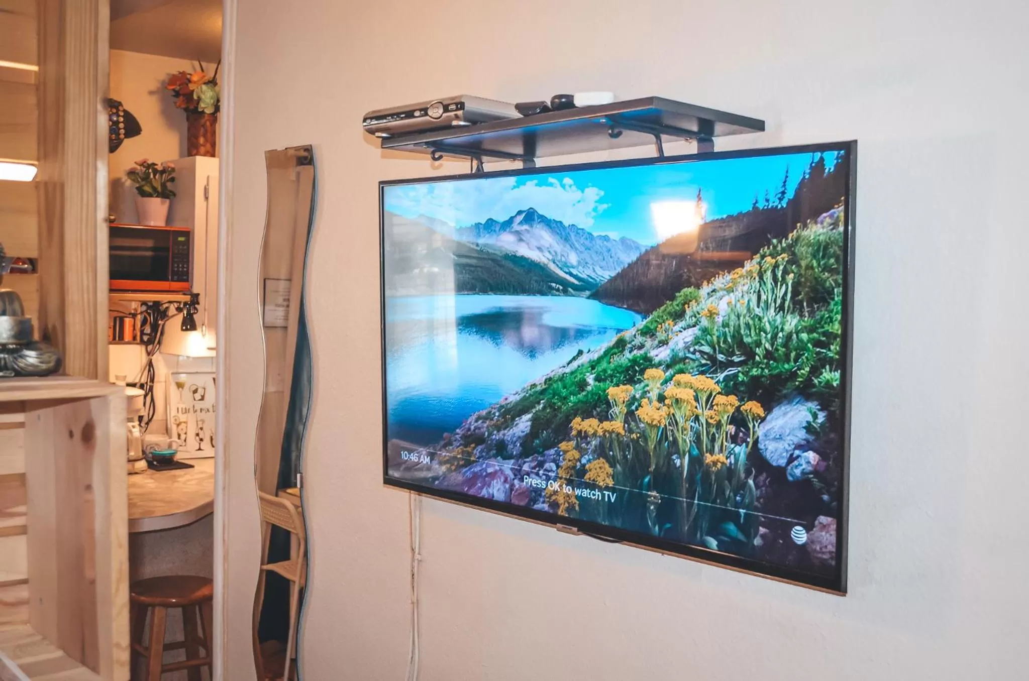 TV and multimedia in Hollywood Light Haven Lodge