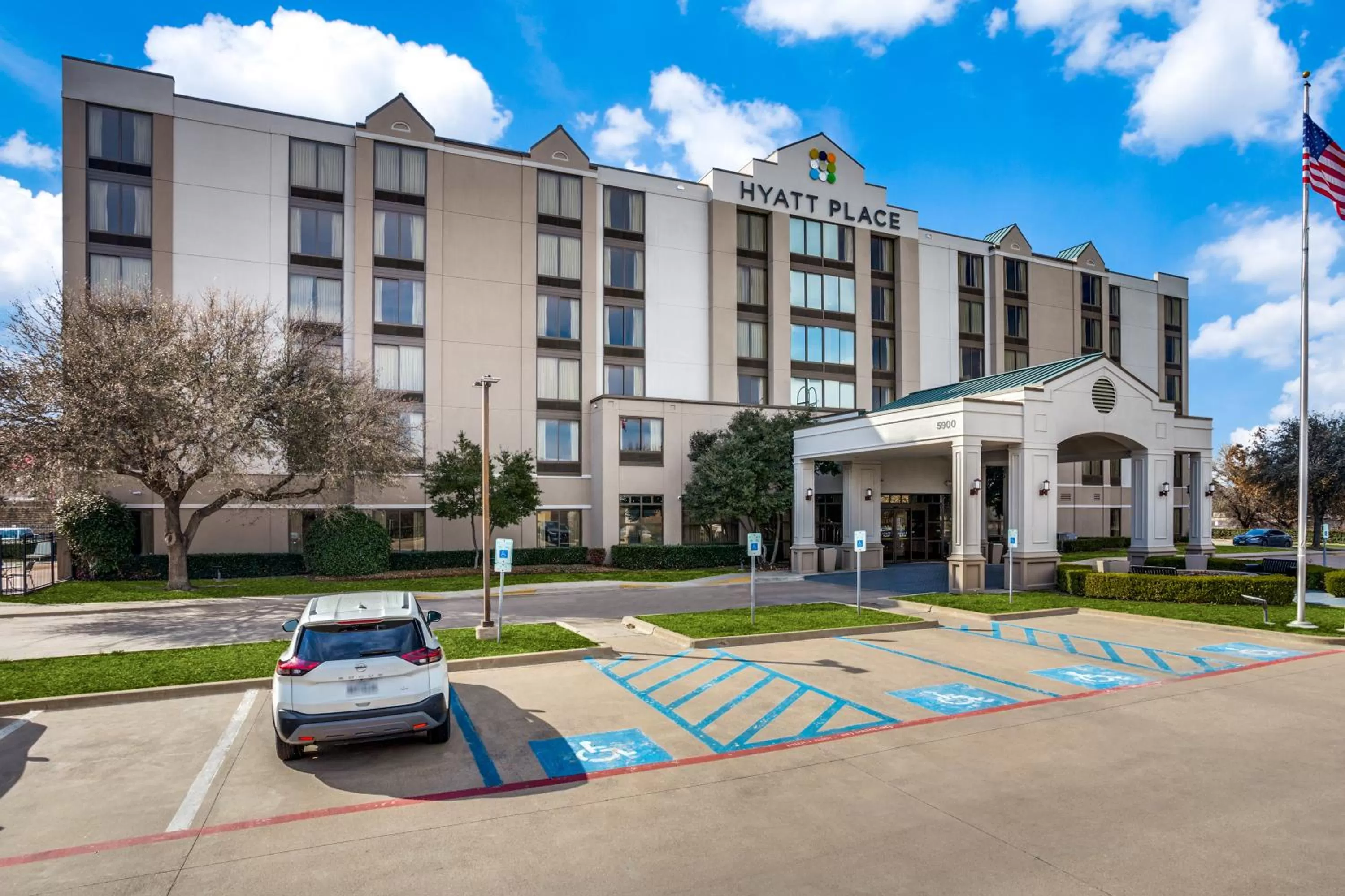 Property building in Hyatt Place Fort Worth / Cityview