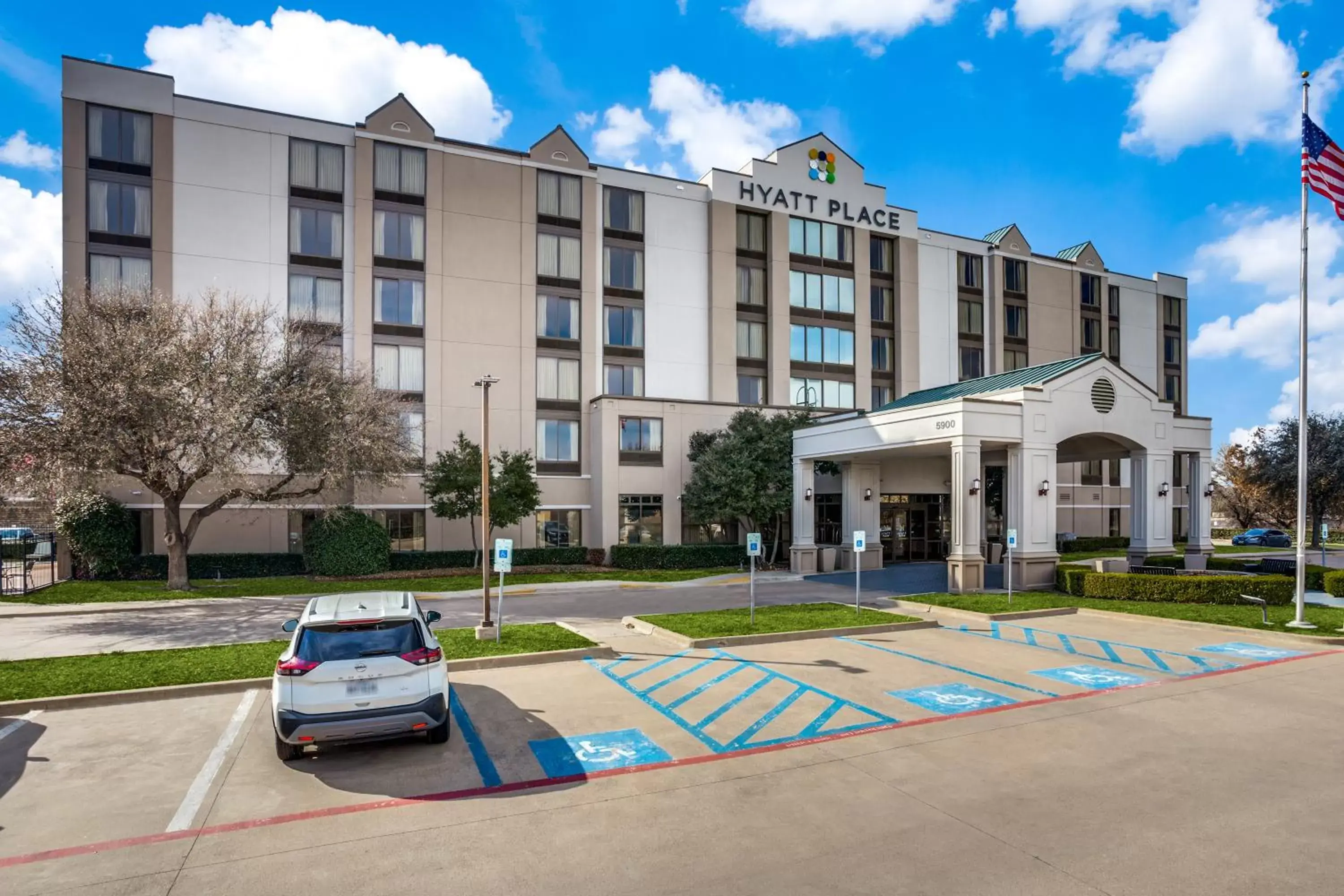 Property Building in Hyatt Place Fort Worth / Cityview