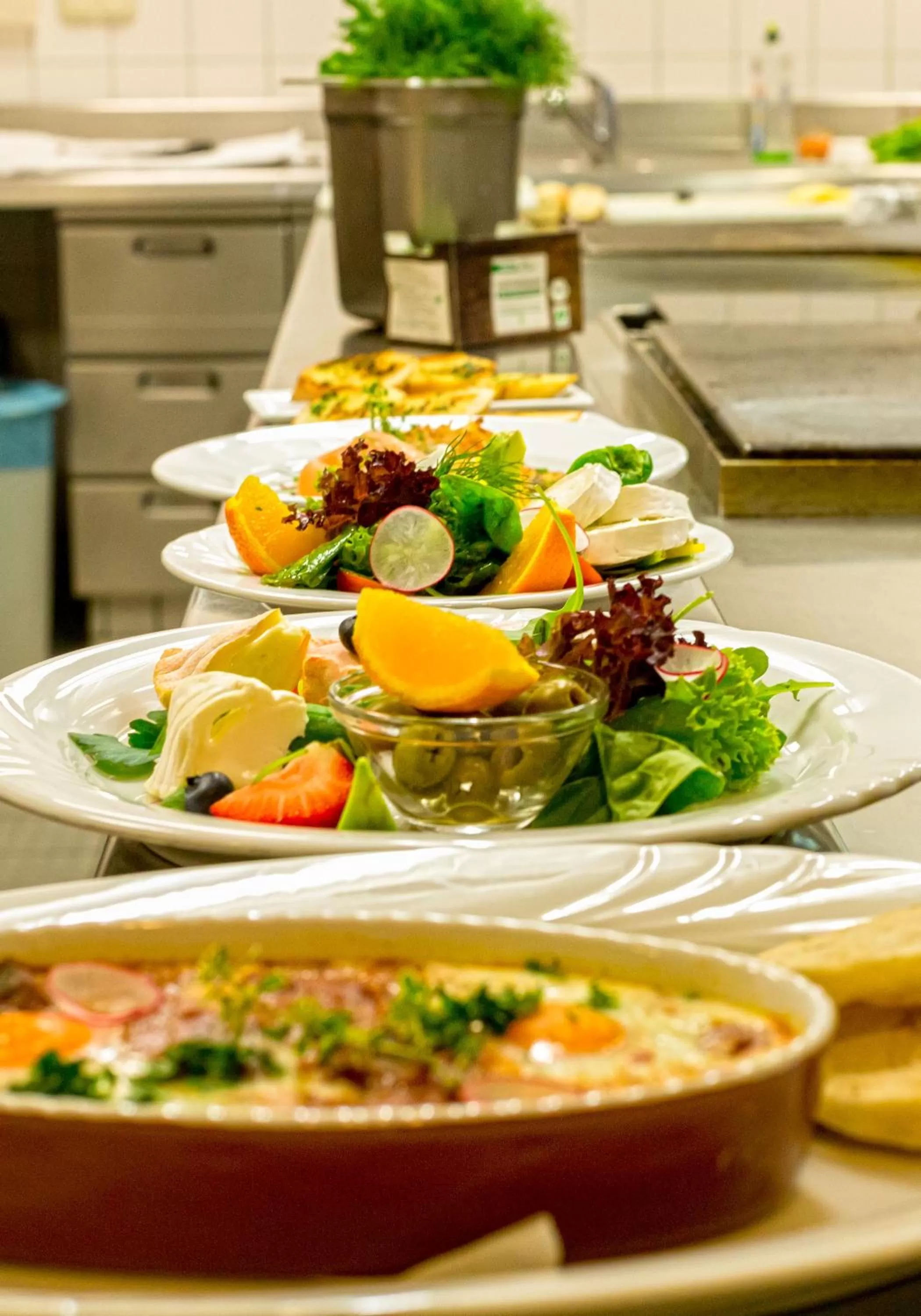 Restaurant/places to eat in Seepark Hotel am Wandlitzsee