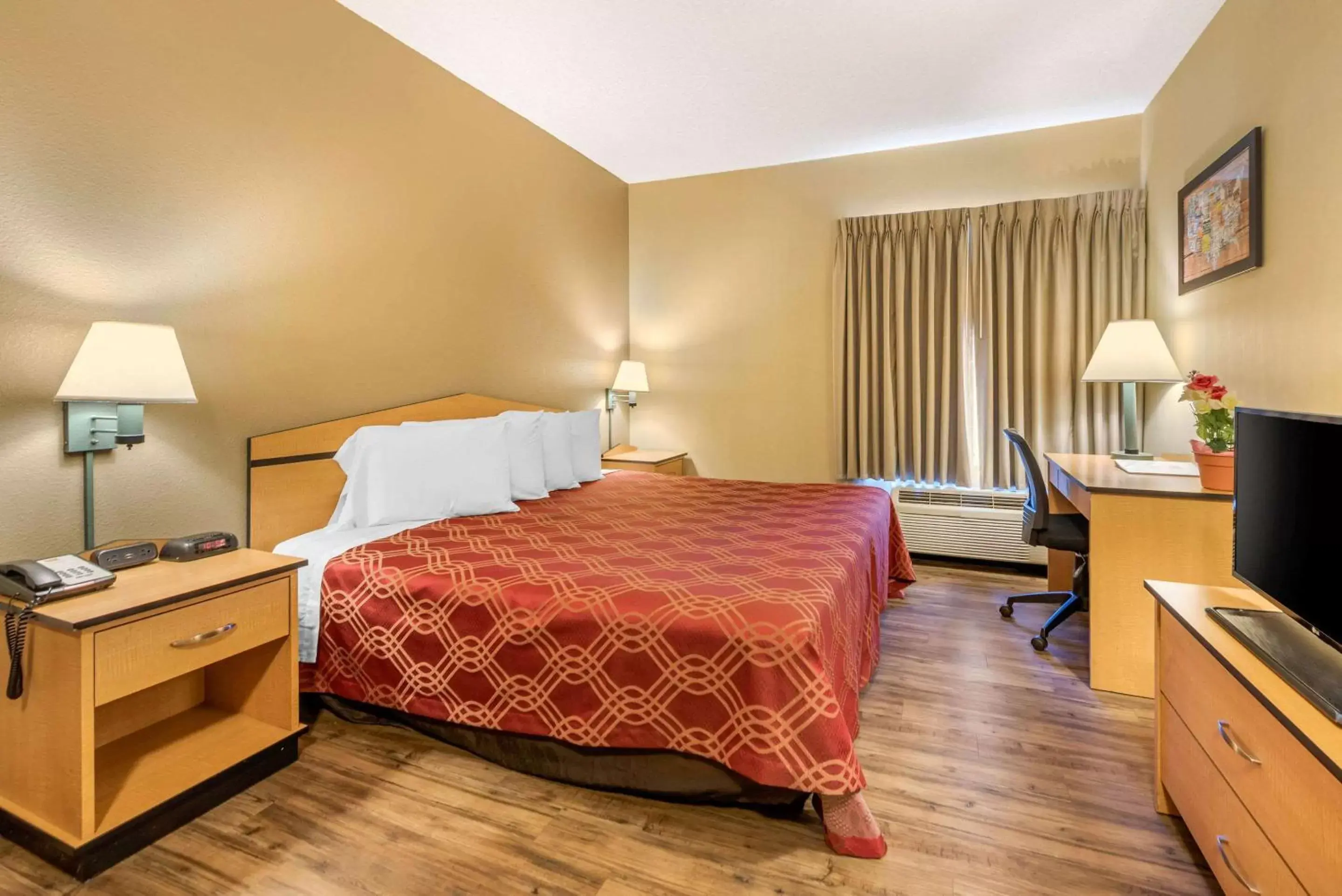 Photo of the whole room, Bed in Econo Lodge Airport/Colorado Springs