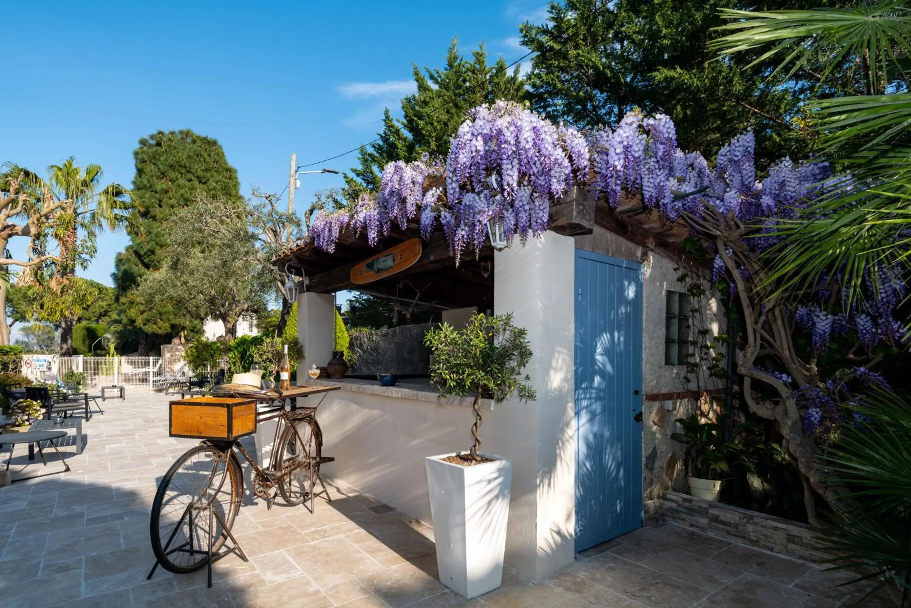 Patio, Property Building in Hôtel Beau Site - Cap d'Antibes